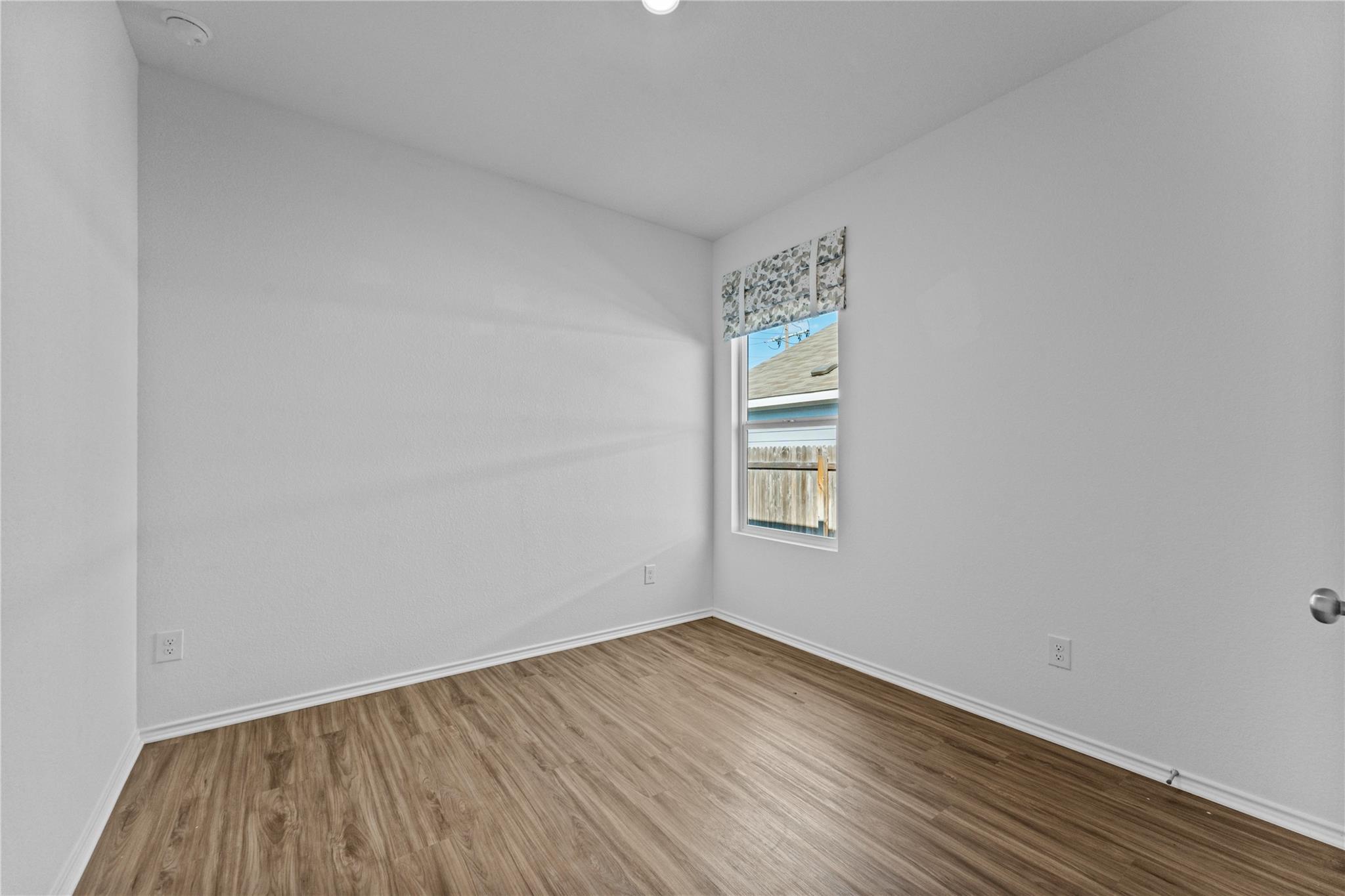 633 Halfmoon Dr, Lockhart, TX 78644