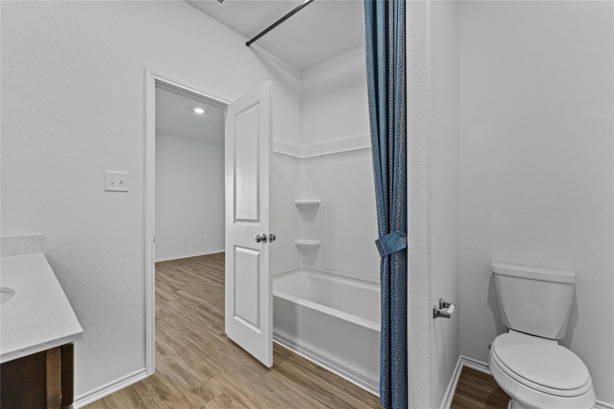 633 Halfmoon Dr, Lockhart, TX 78644