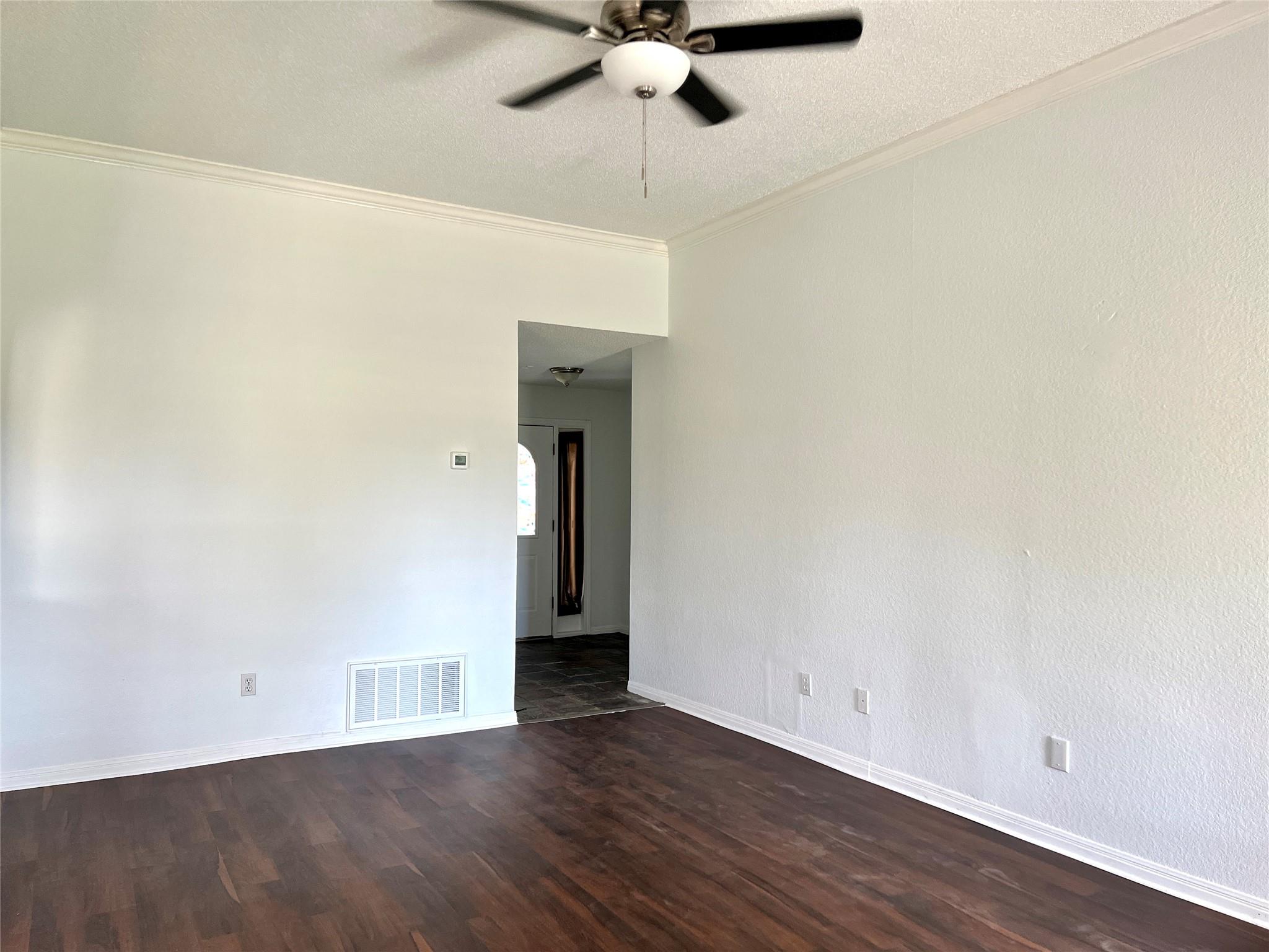 107 Hague St, Hutto, TX 78634