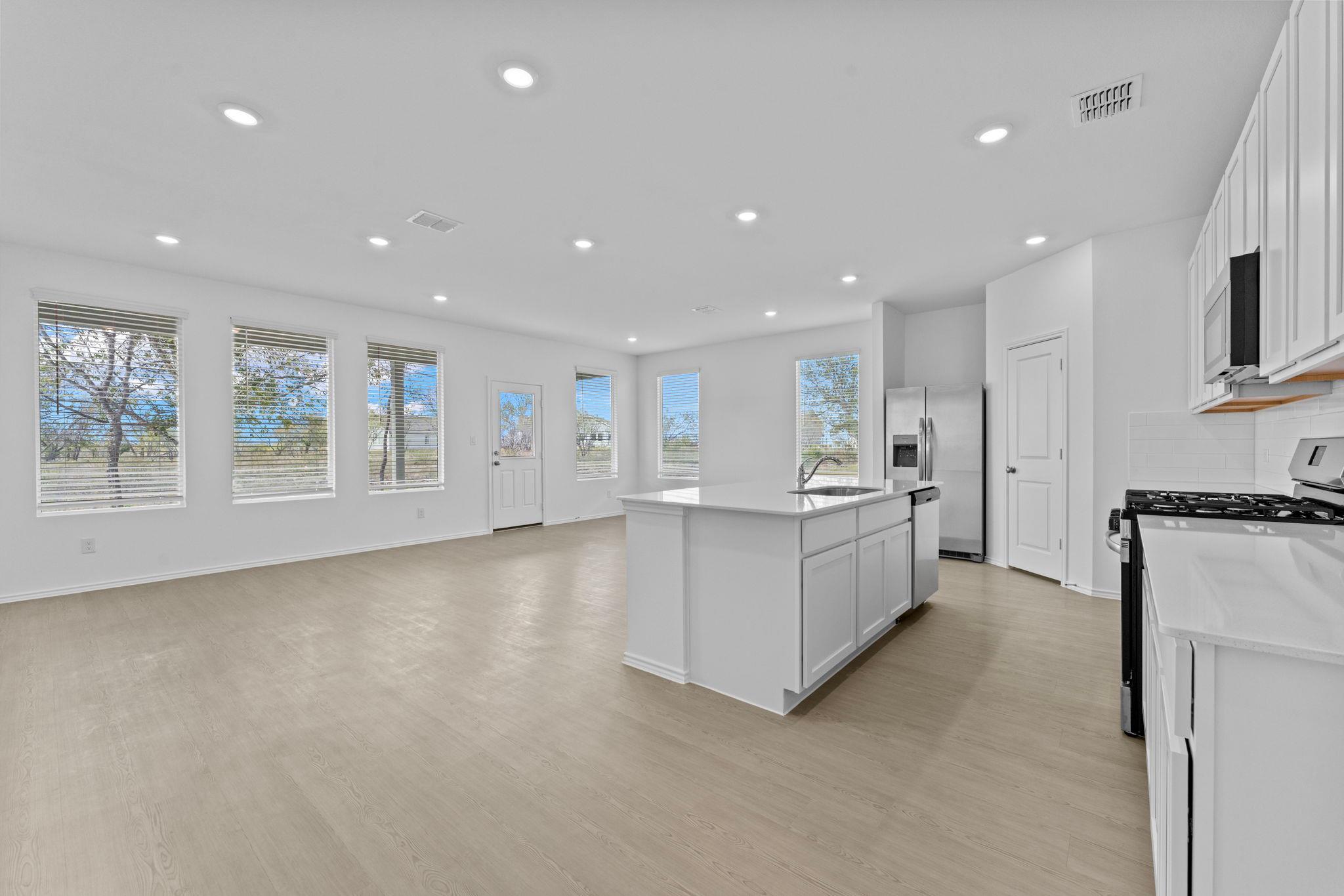 13225 Eastland Dr, Mustang Ridge, TX 78610