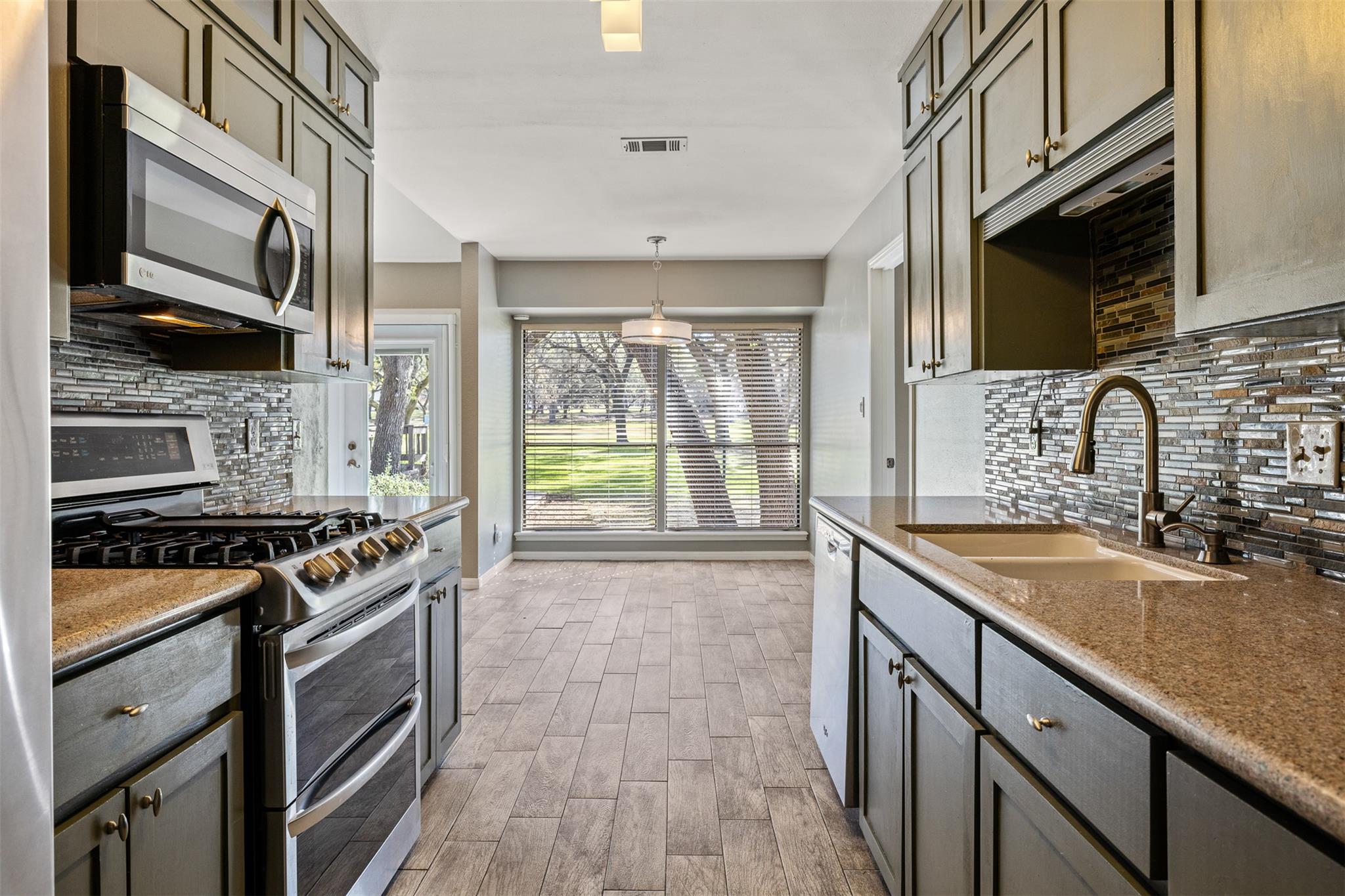 25 Woodcreek Dr, Wimberley, TX 78676