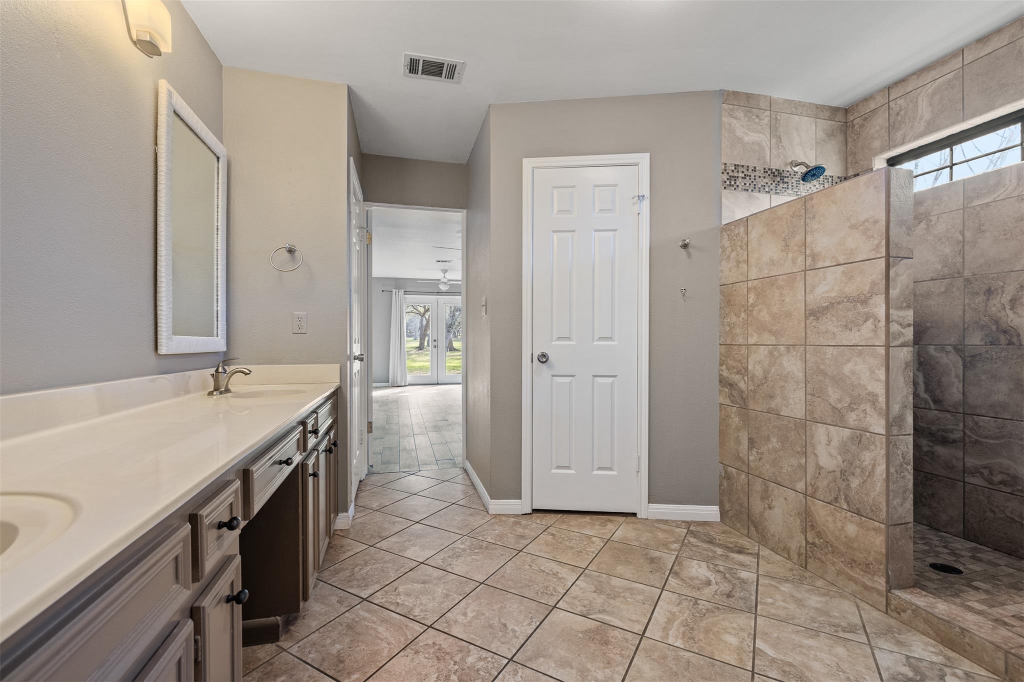 25 Woodcreek Dr, Wimberley, TX 78676