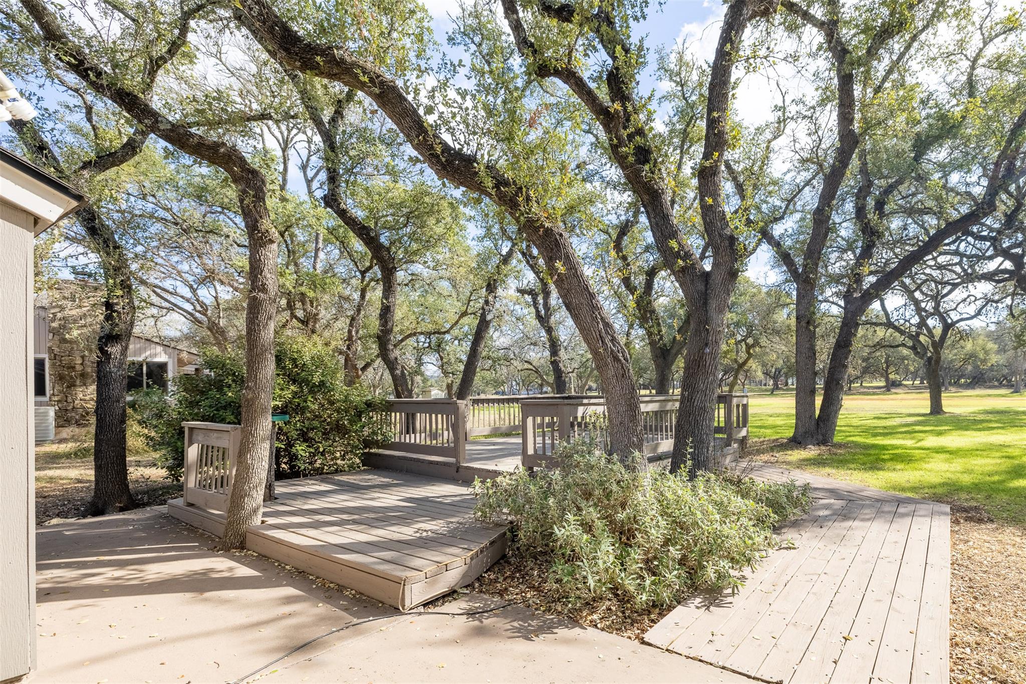 25 Woodcreek Dr, Wimberley, TX 78676
