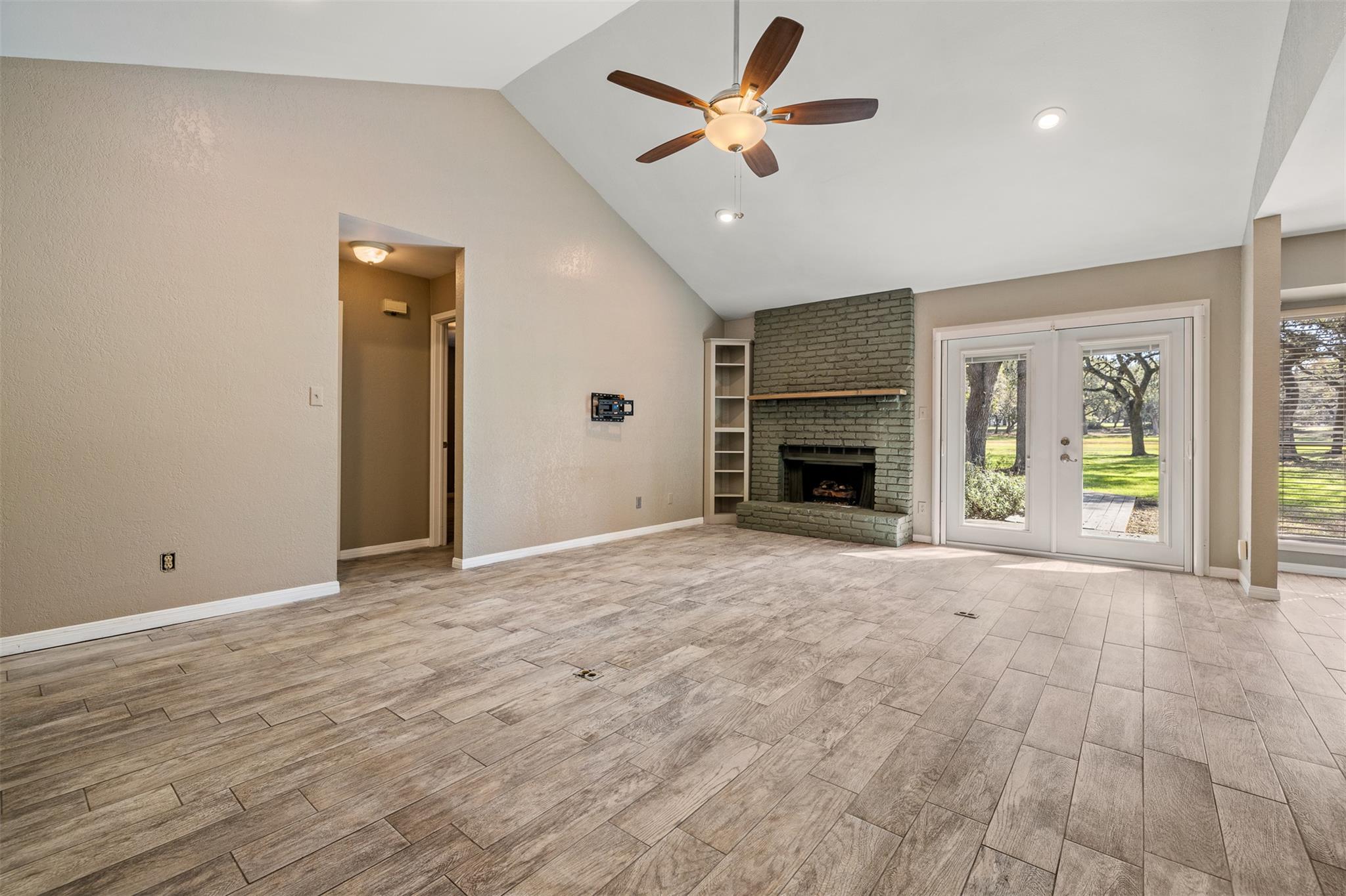 25 Woodcreek Dr, Wimberley, TX 78676