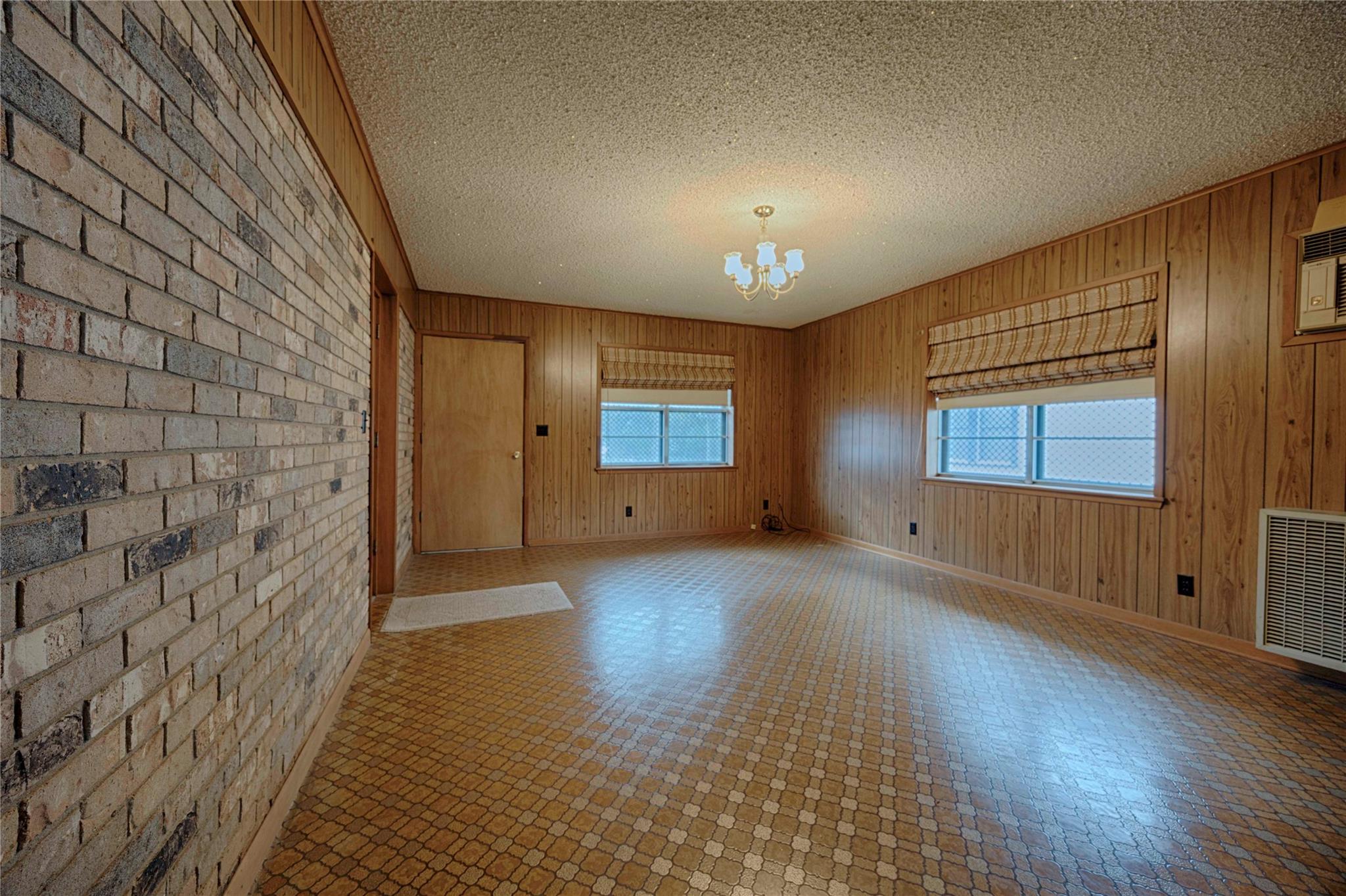 701 Herder Ave, Schulenburg, TX 78956