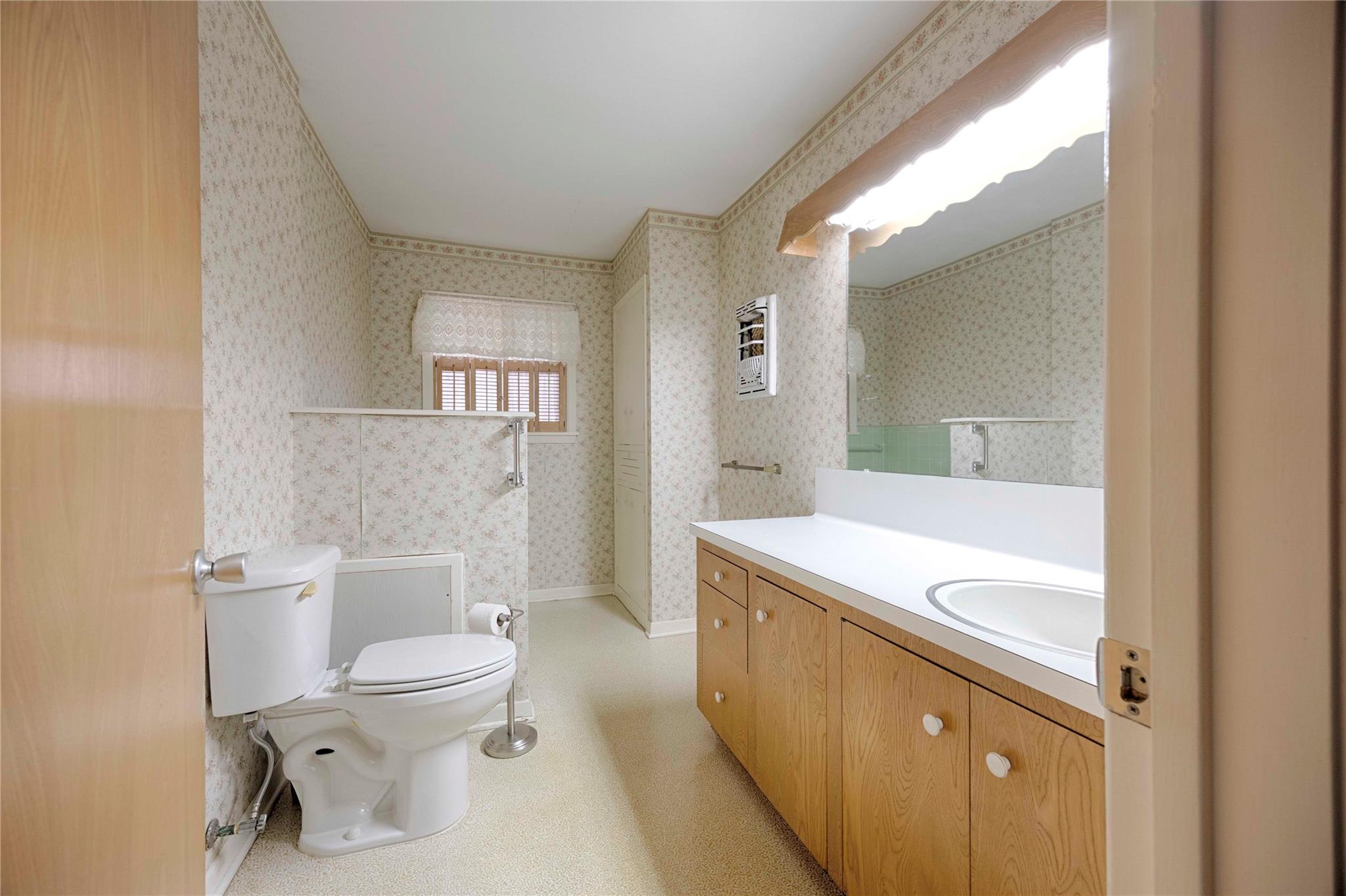 701 Herder Ave, Schulenburg, TX 78956