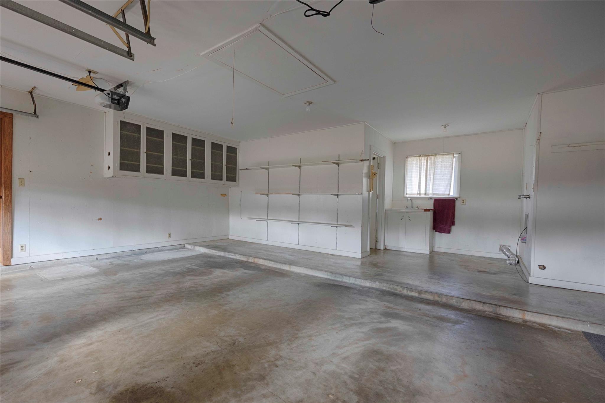 701 Herder Ave, Schulenburg, TX 78956