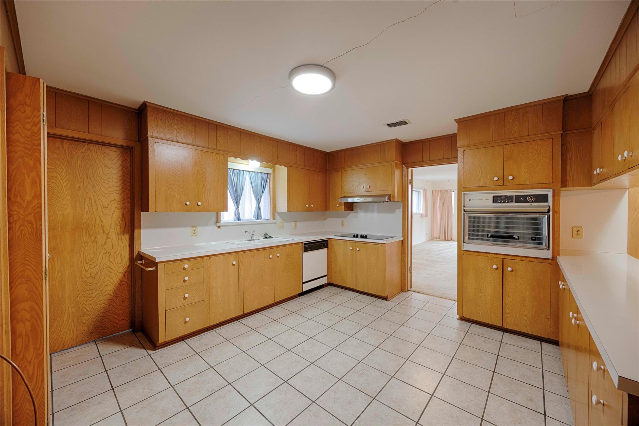 701 Herder Ave, Schulenburg, TX 78956