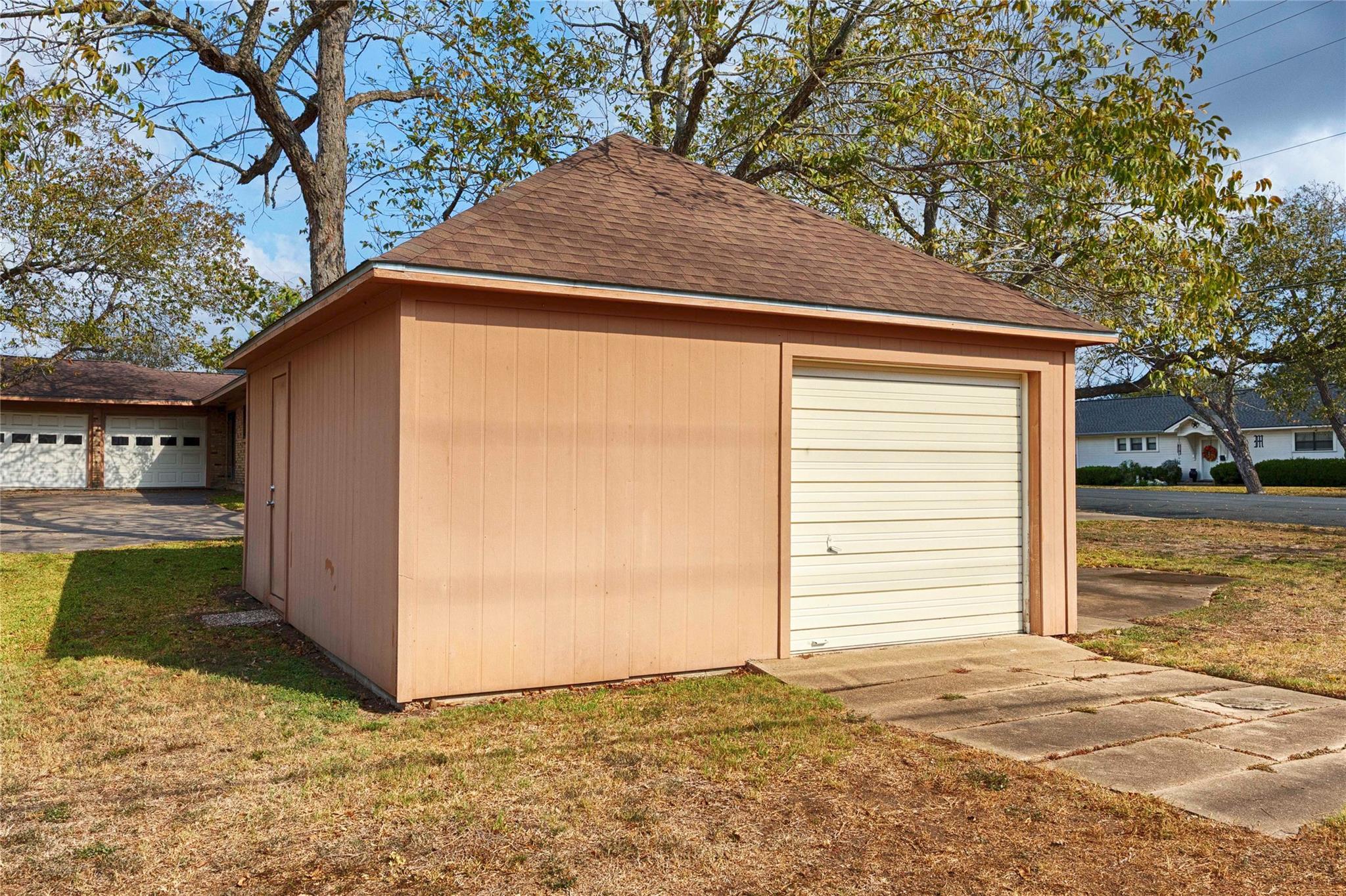 701 Herder Ave, Schulenburg, TX 78956