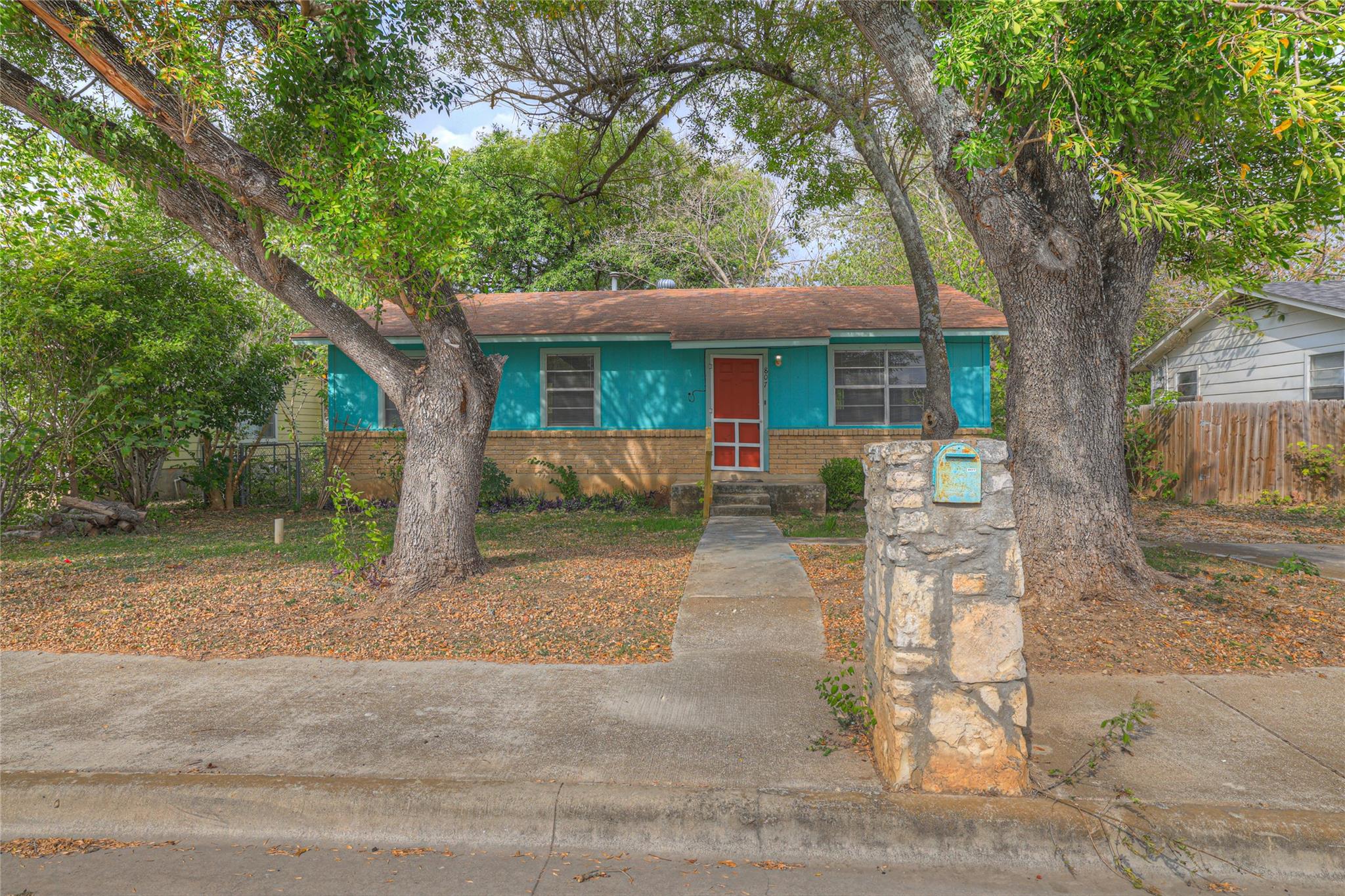 807 Sturgeon St, San Marcos, TX 78666