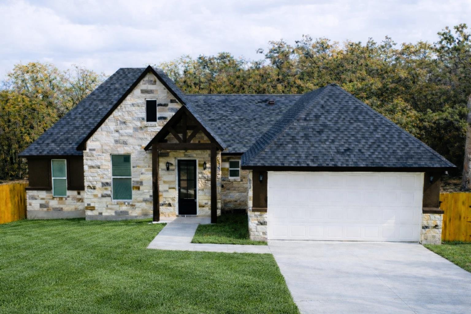 116 Pine Point Cv, Elgin, TX 78621