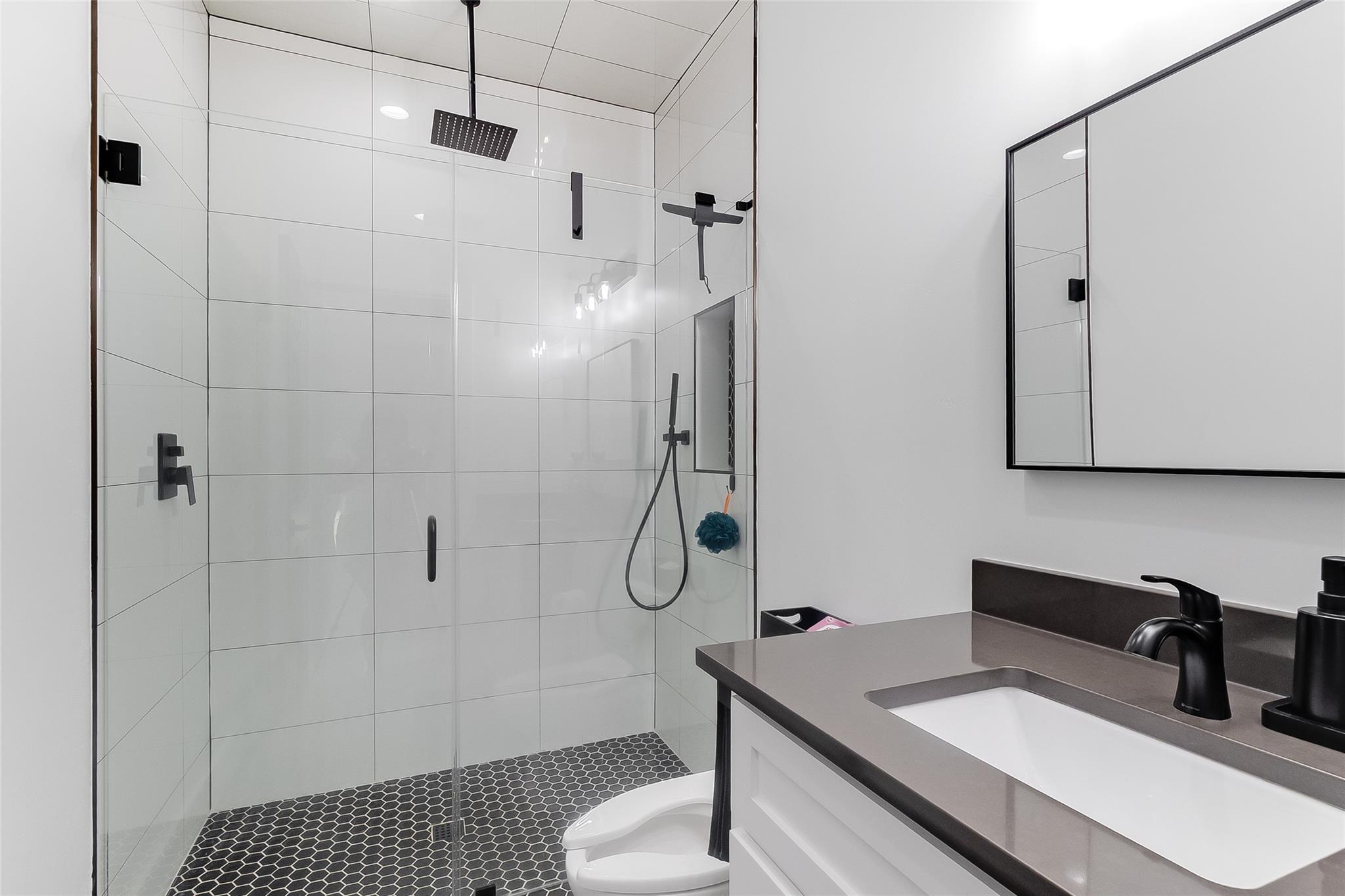 629 Aspen Ln, Cottonwood Shores, TX 78657