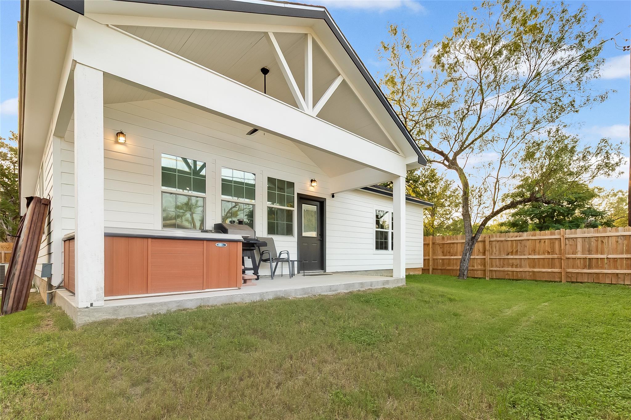 629 Aspen Ln, Cottonwood Shores, TX 78657