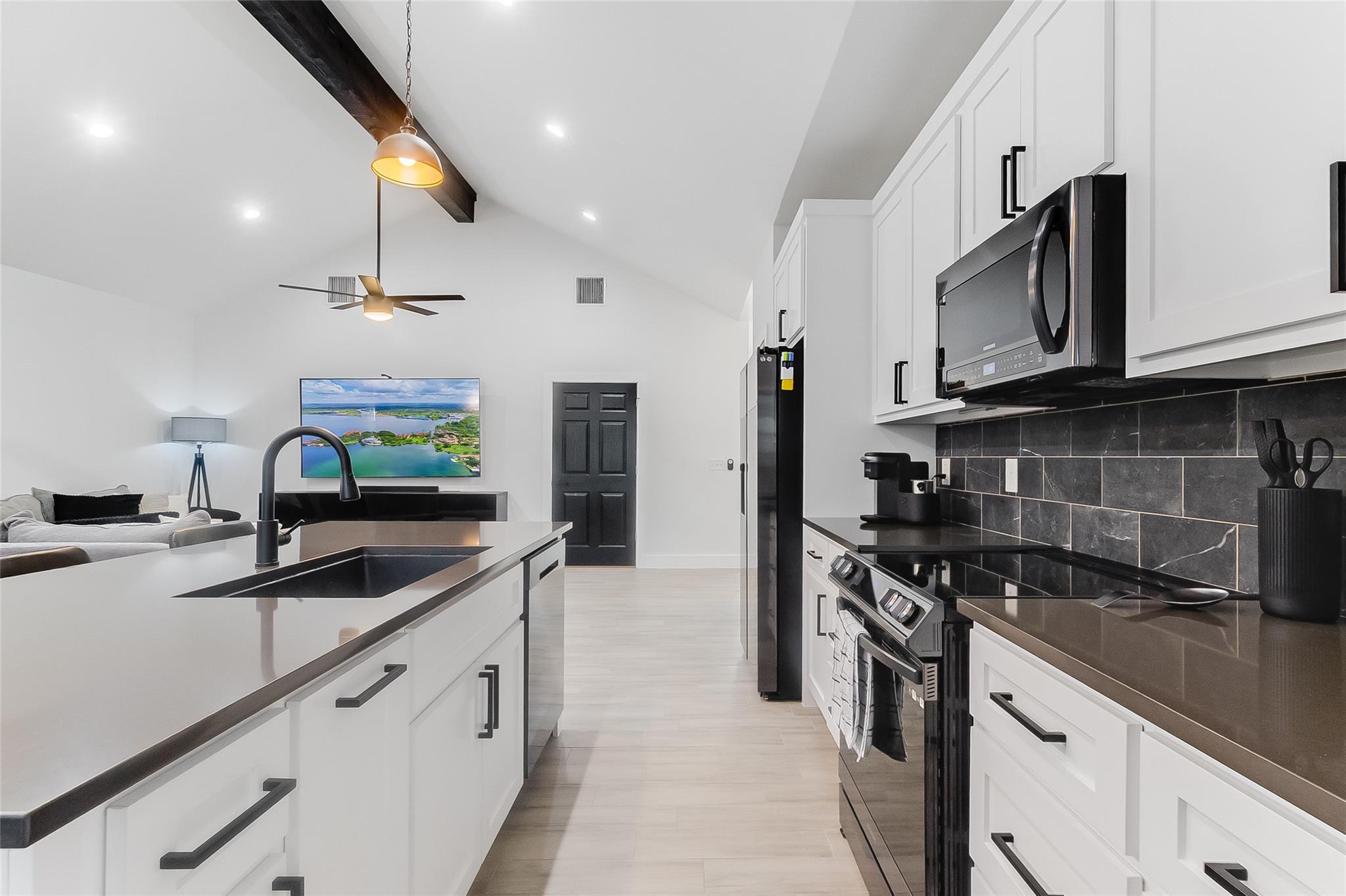 629 Aspen Ln, Cottonwood Shores, TX 78657