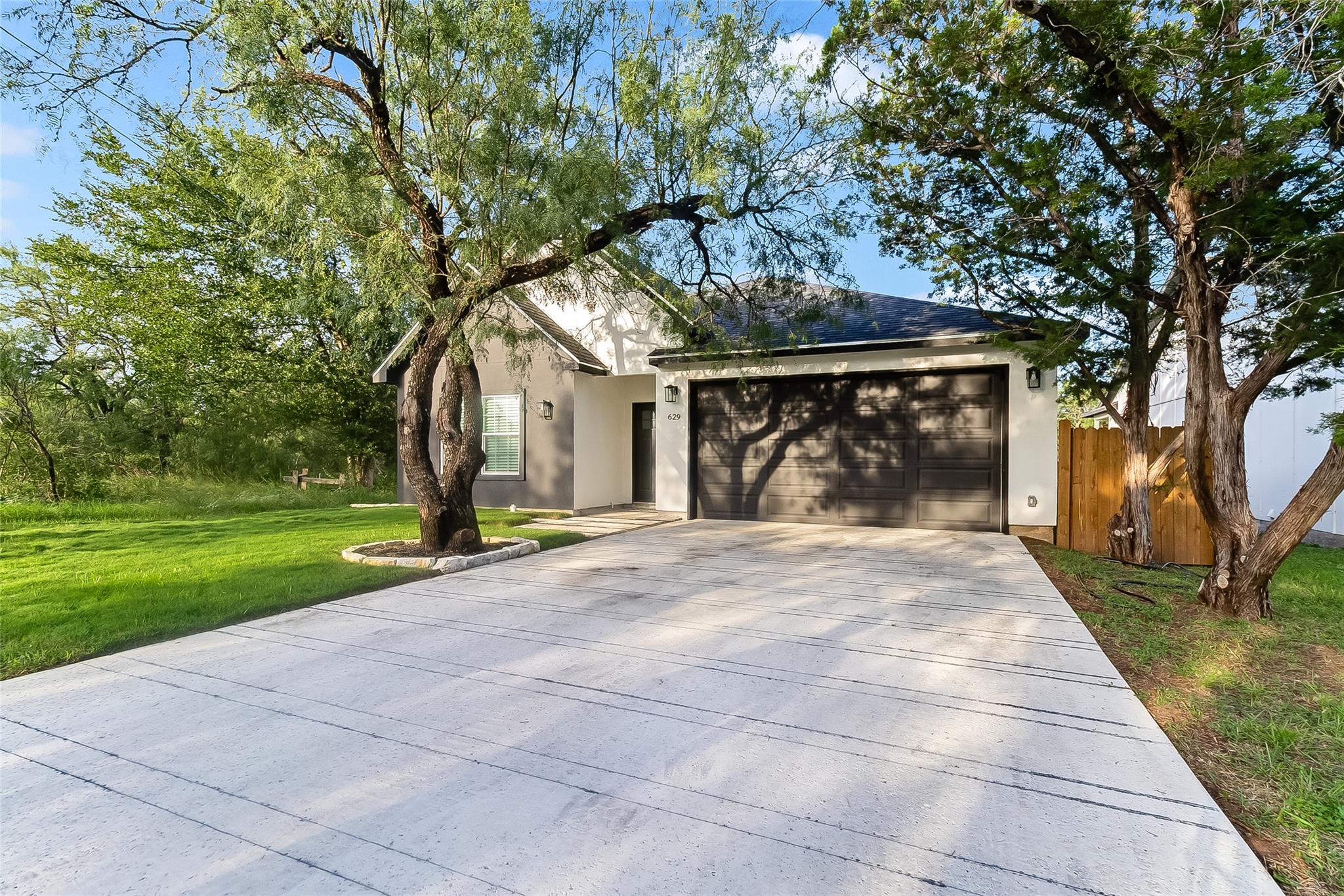 629 Aspen Ln, Cottonwood Shores, TX 78657