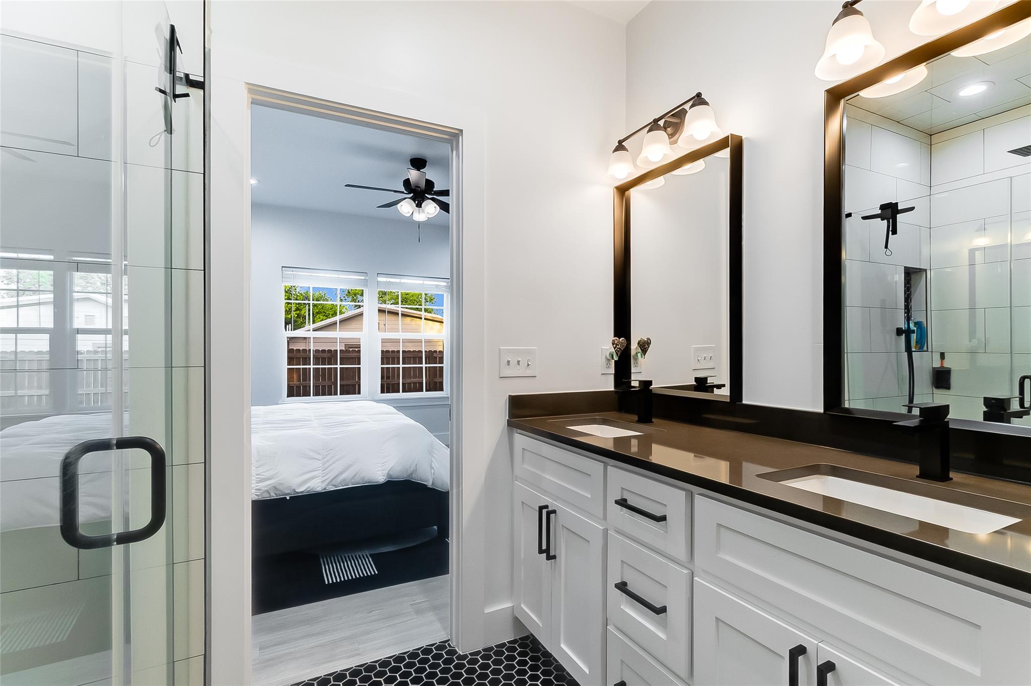 629 Aspen Ln, Cottonwood Shores, TX 78657