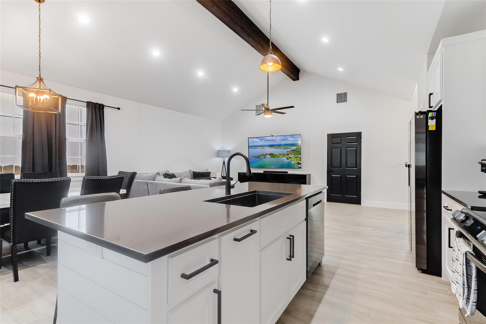 629 Aspen Ln, Cottonwood Shores, TX 78657