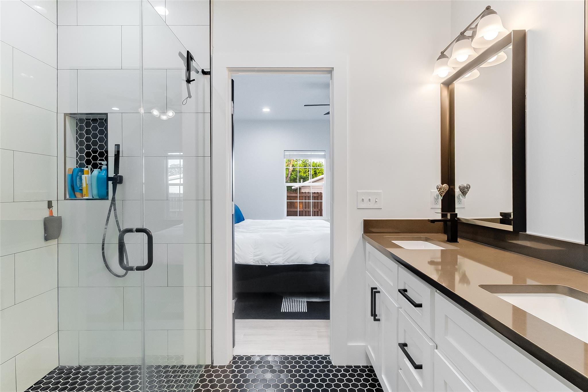 629 Aspen Ln, Cottonwood Shores, TX 78657