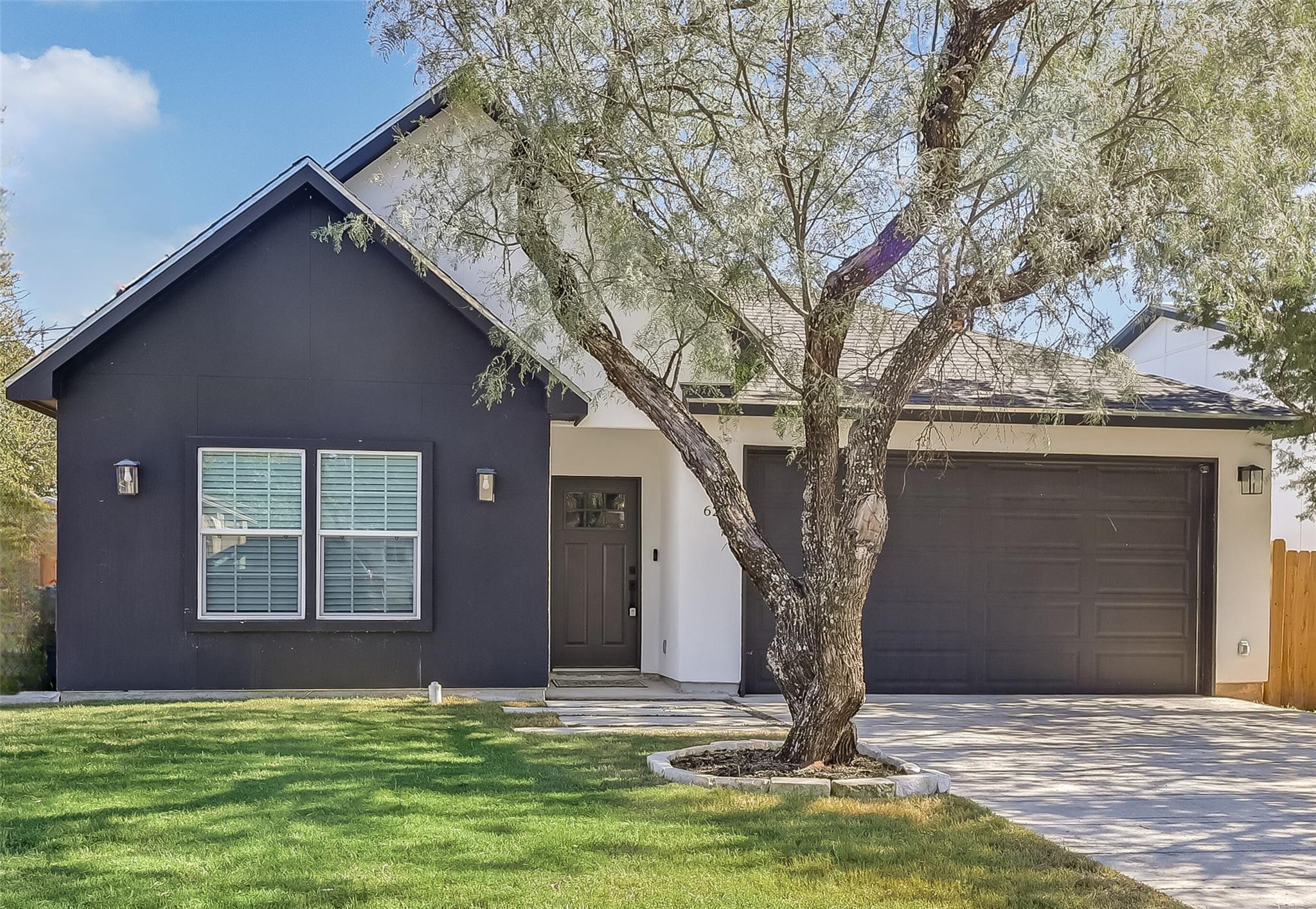 629 Aspen Ln, Cottonwood Shores, TX 78657