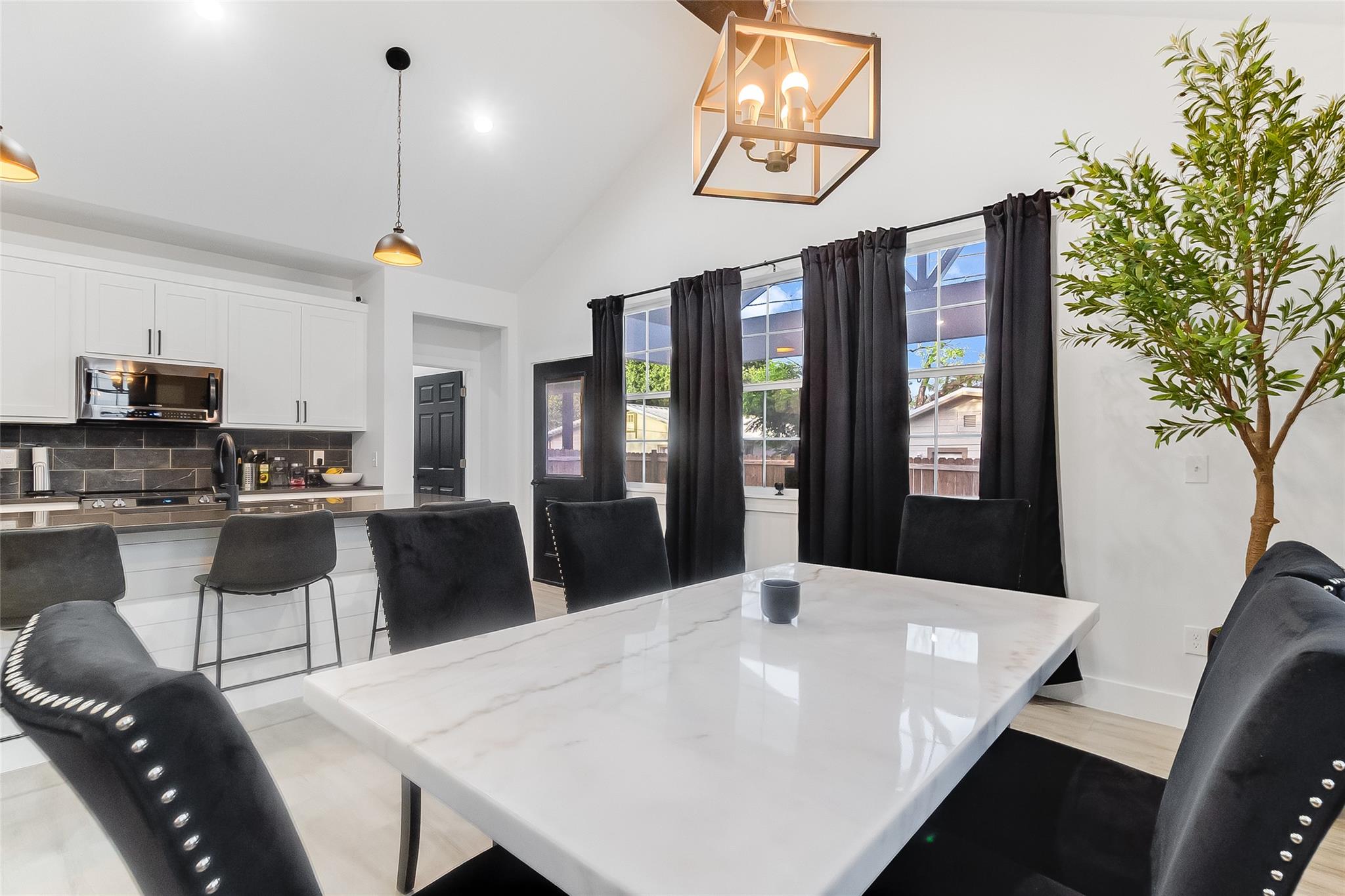 629 Aspen Ln, Cottonwood Shores, TX 78657