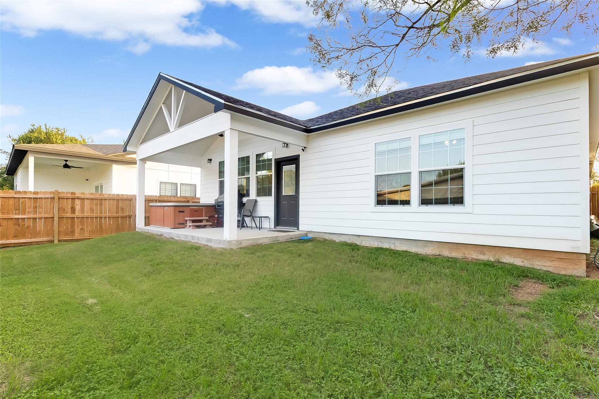 629 Aspen Ln, Cottonwood Shores, TX 78657