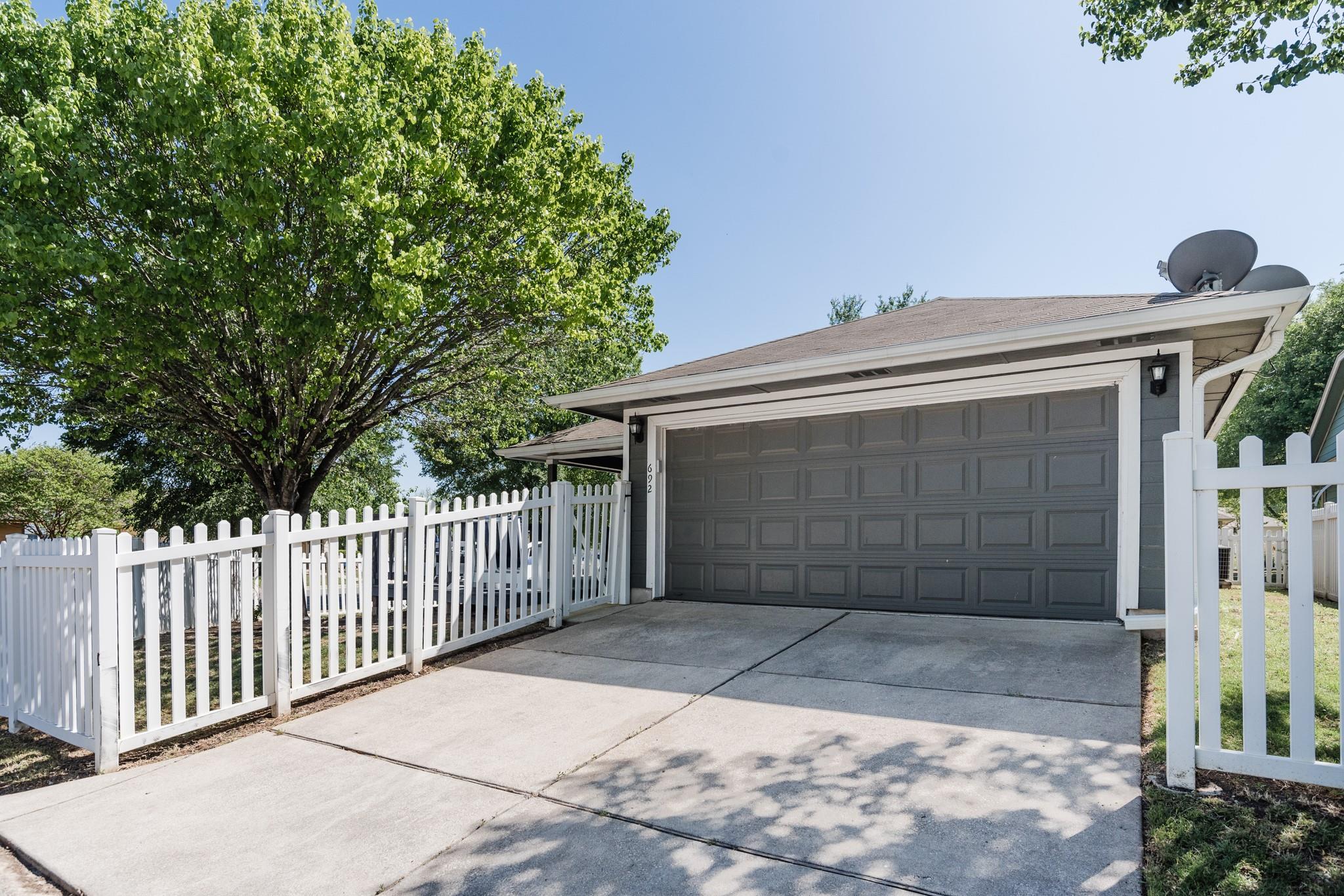 692 Scheel, Kyle, TX 78640