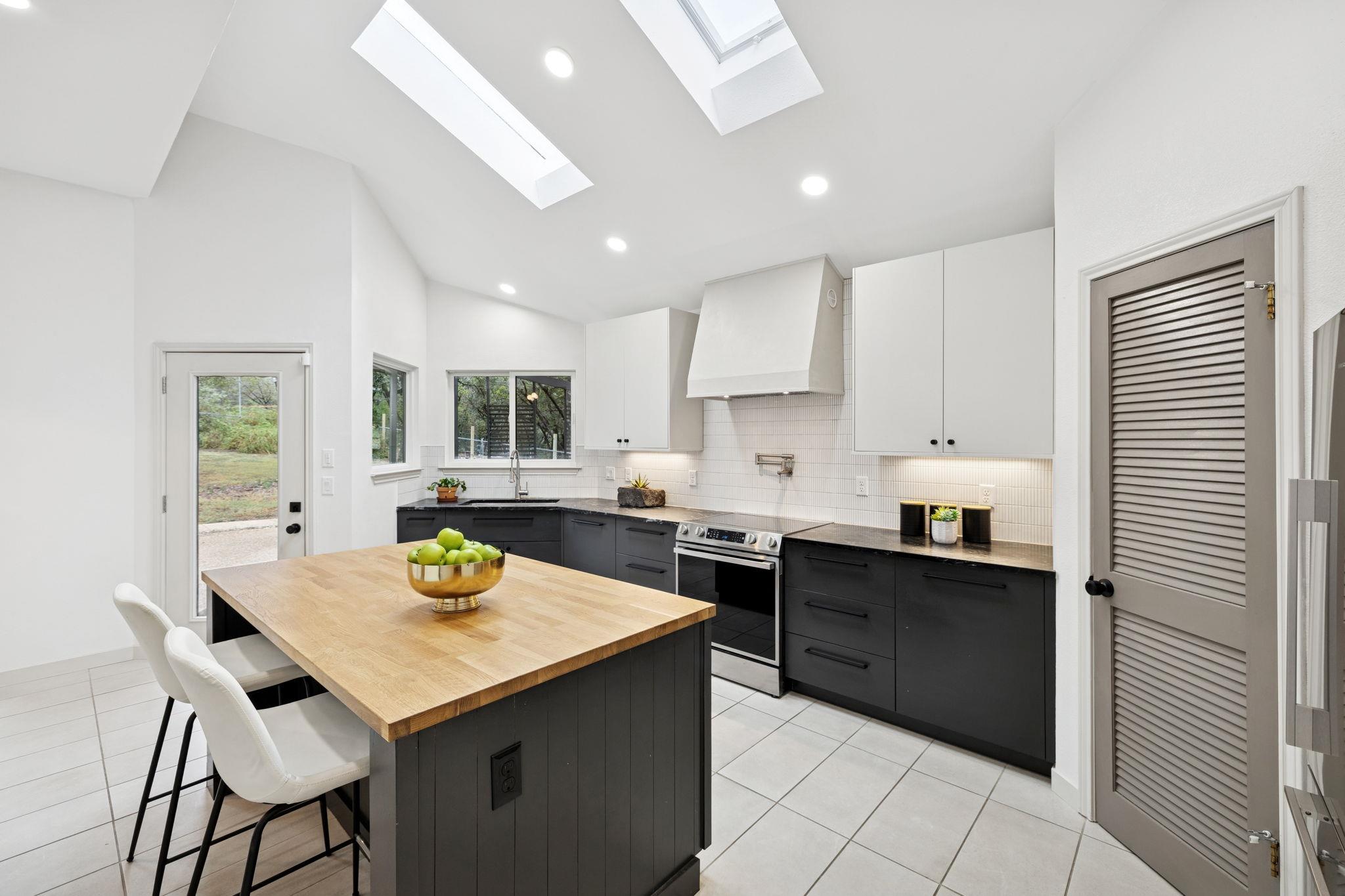 7435 Hummingbird Hill Ln, San Antonio, TX 78255