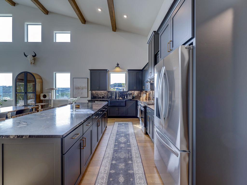 102 N Creek Ct, Bertram, TX 78605