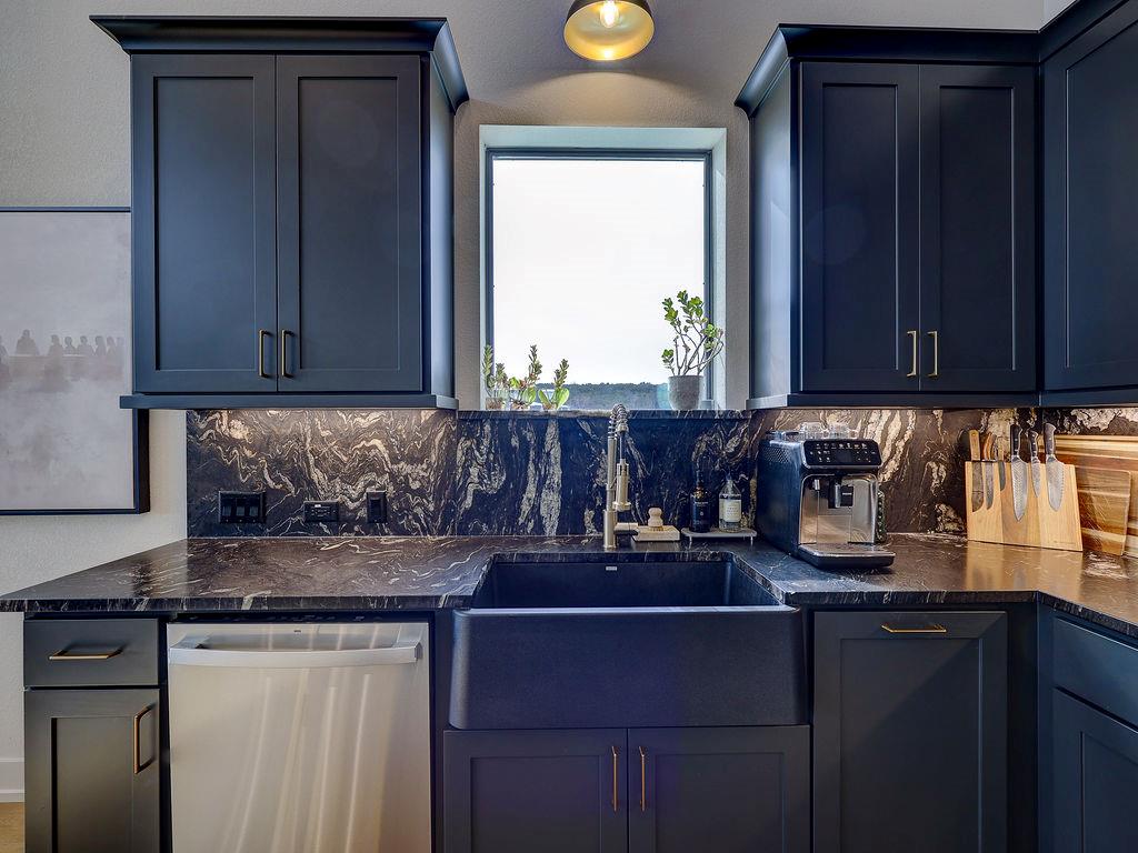 102 N Creek Ct, Bertram, TX 78605