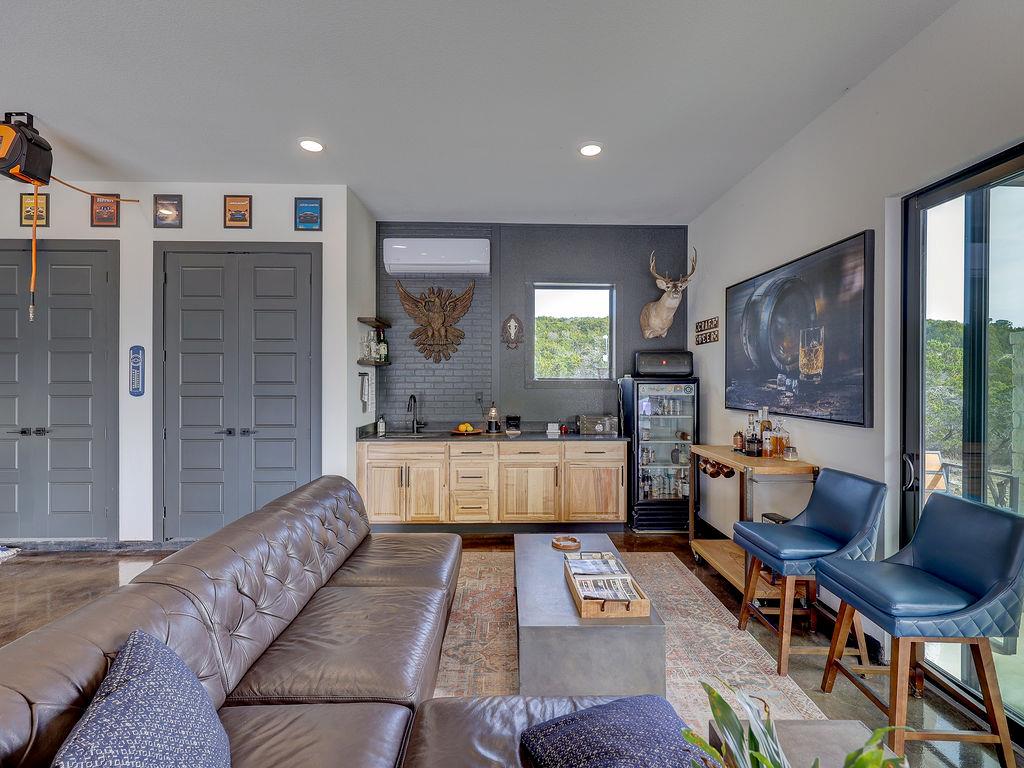 102 N Creek Ct, Bertram, TX 78605