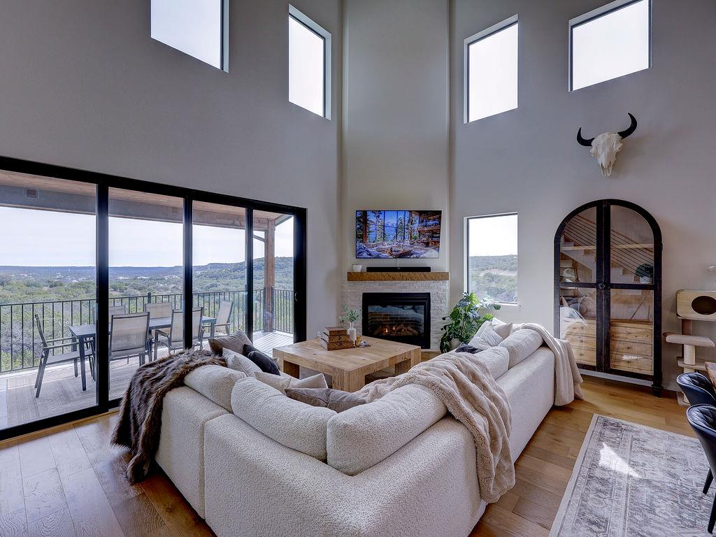 102 N Creek Ct, Bertram, TX 78605