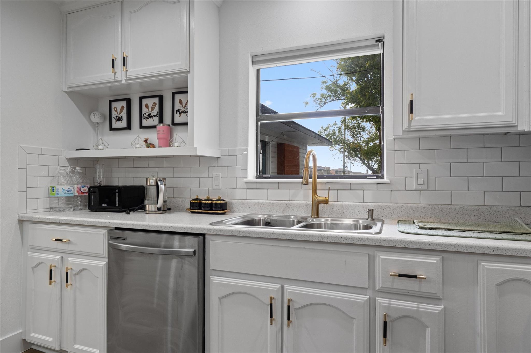 1520 Avenue C N, Elgin, TX 78621