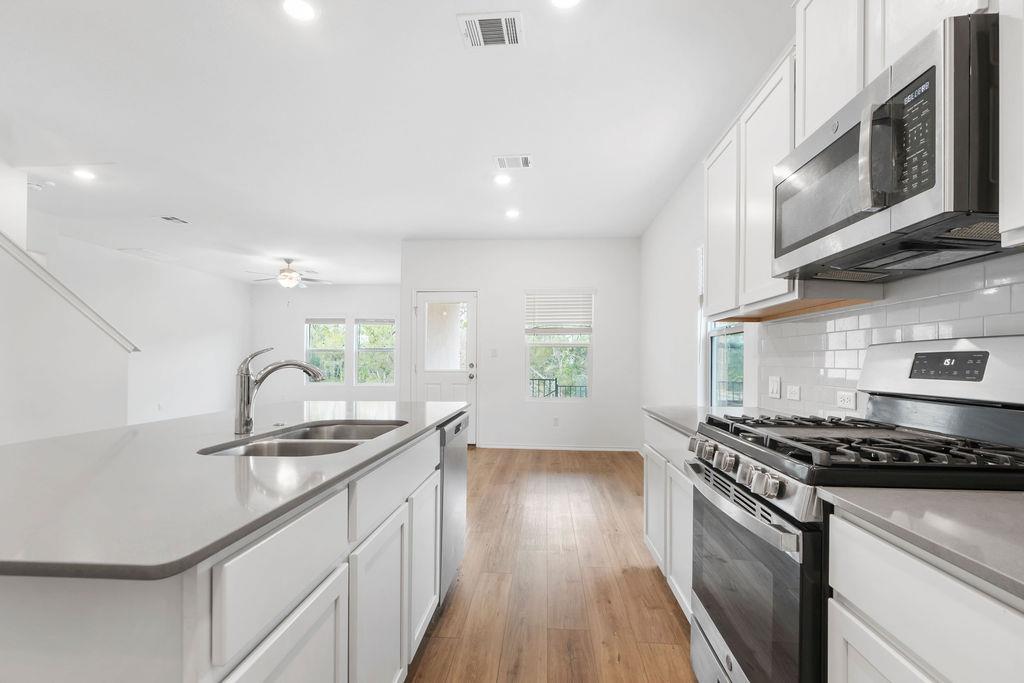 1205 Sweetspire St, Leander, TX 78641