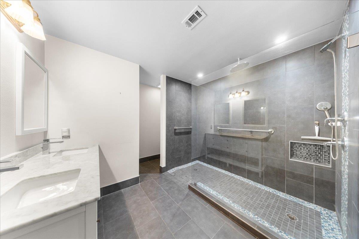 10900 Crown Colony Dr # B, Austin, TX 78747