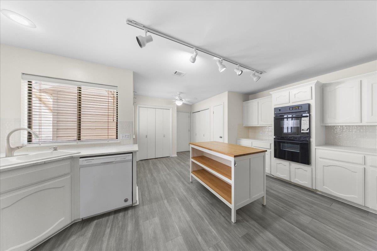 10900 Crown Colony Dr # B, Austin, TX 78747