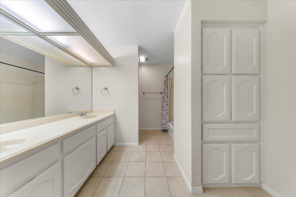 10900 Crown Colony Dr # B, Austin, TX 78747