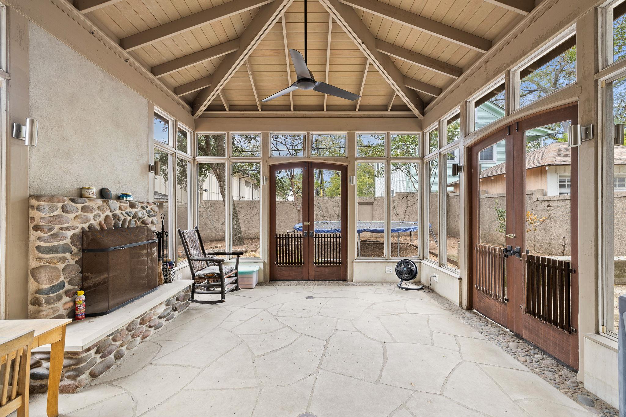 105 Laurel Ln, Austin, TX 78705