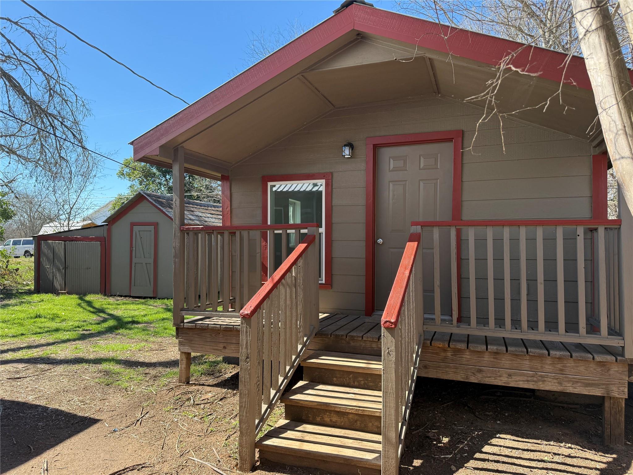 404 Lee St, Smithville, TX 78957