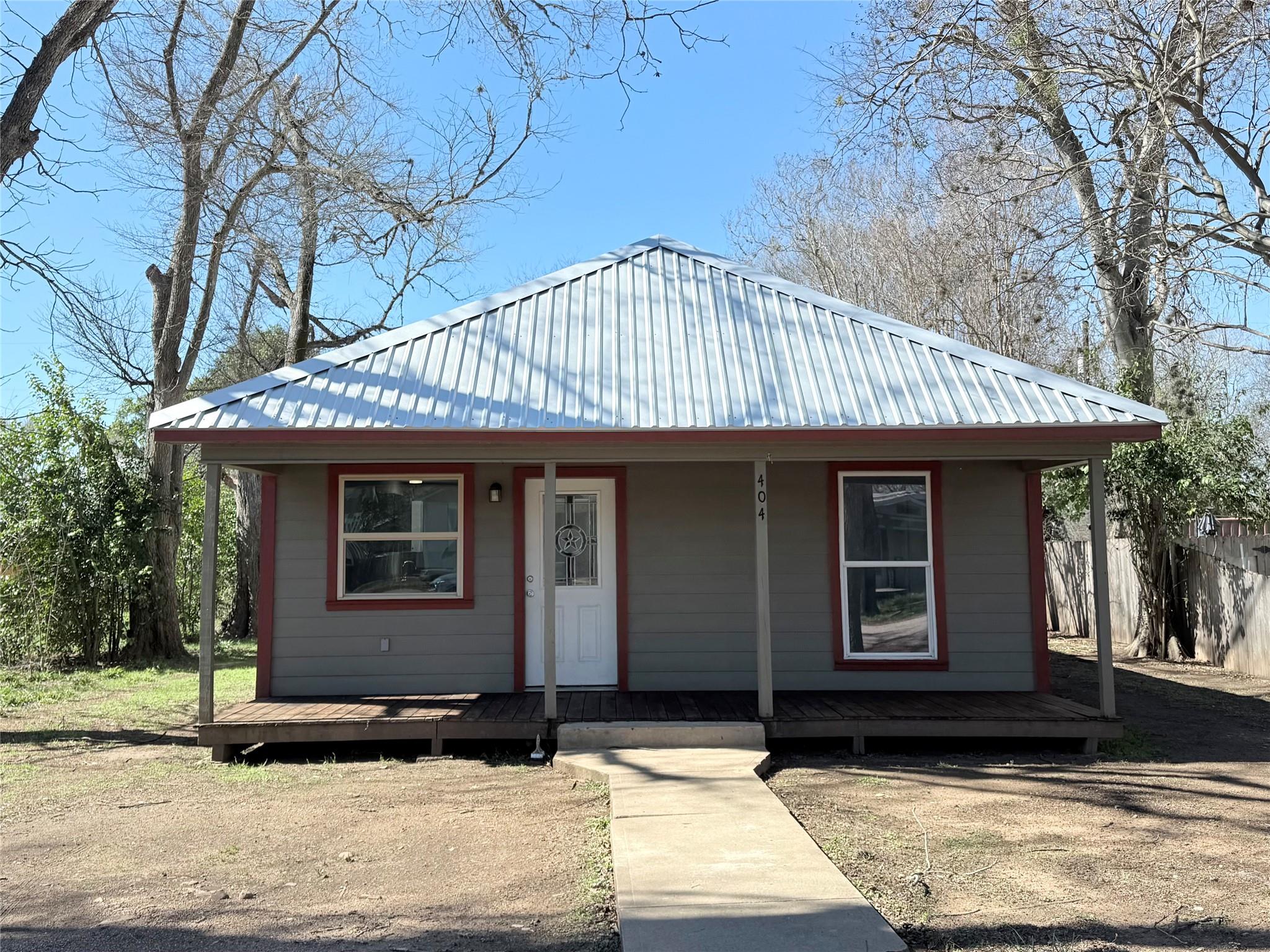 404 Lee St, Smithville, TX 78957