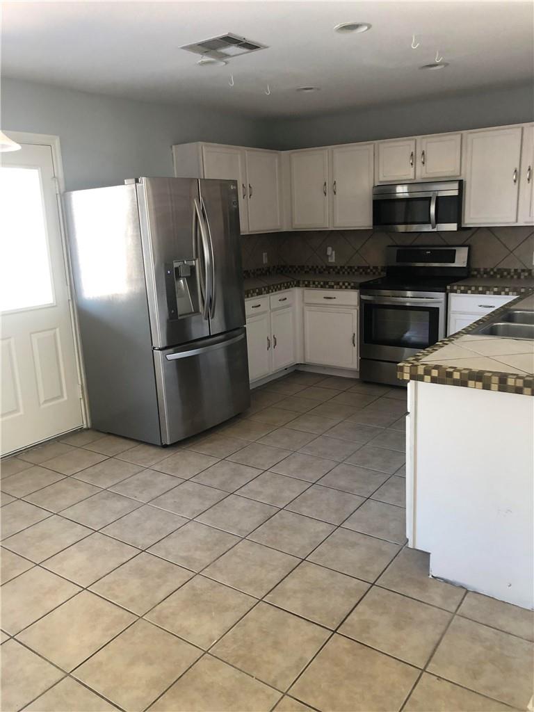 227 Mossy Rock Dr, Hutto, TX 78634