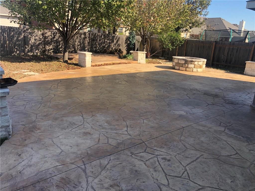 227 Mossy Rock Dr, Hutto, TX 78634