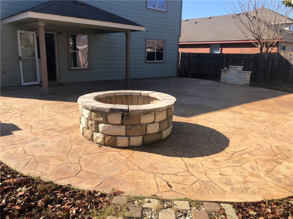 227 Mossy Rock Dr, Hutto, TX 78634