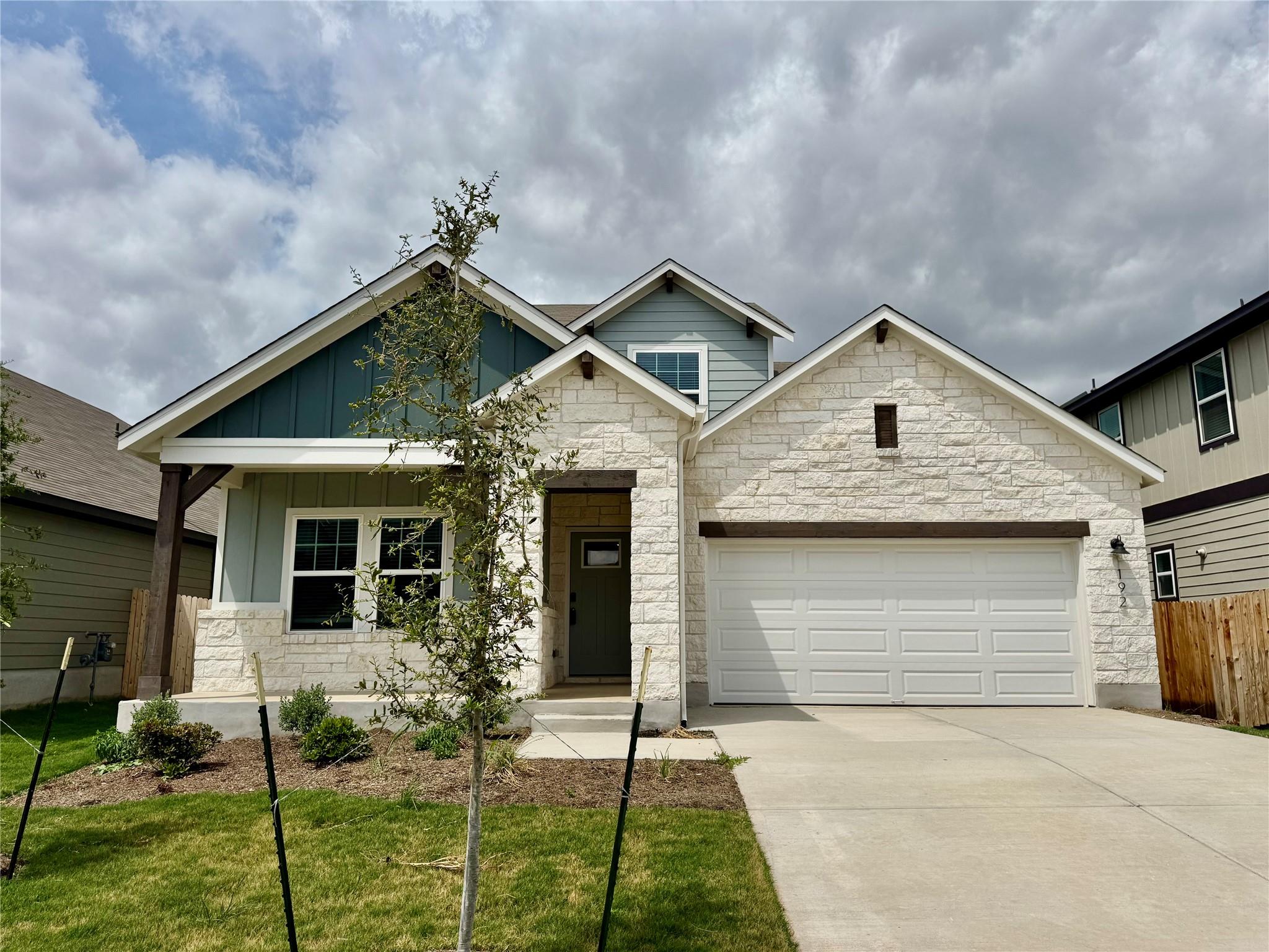 192 Coopers Hawk Cres, Cedar Creek, TX 78612