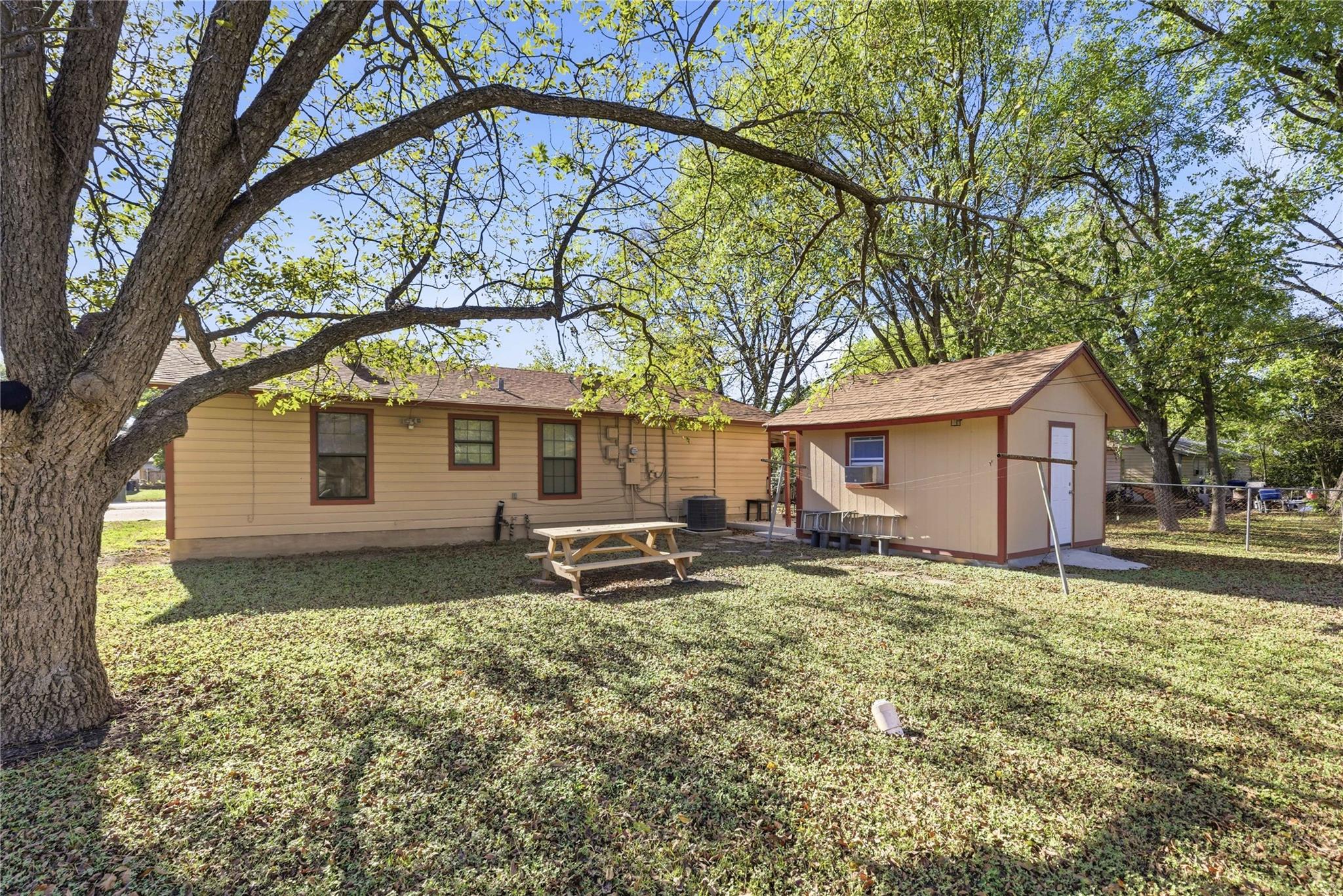 213 Ebony St, San Marcos, TX 78666