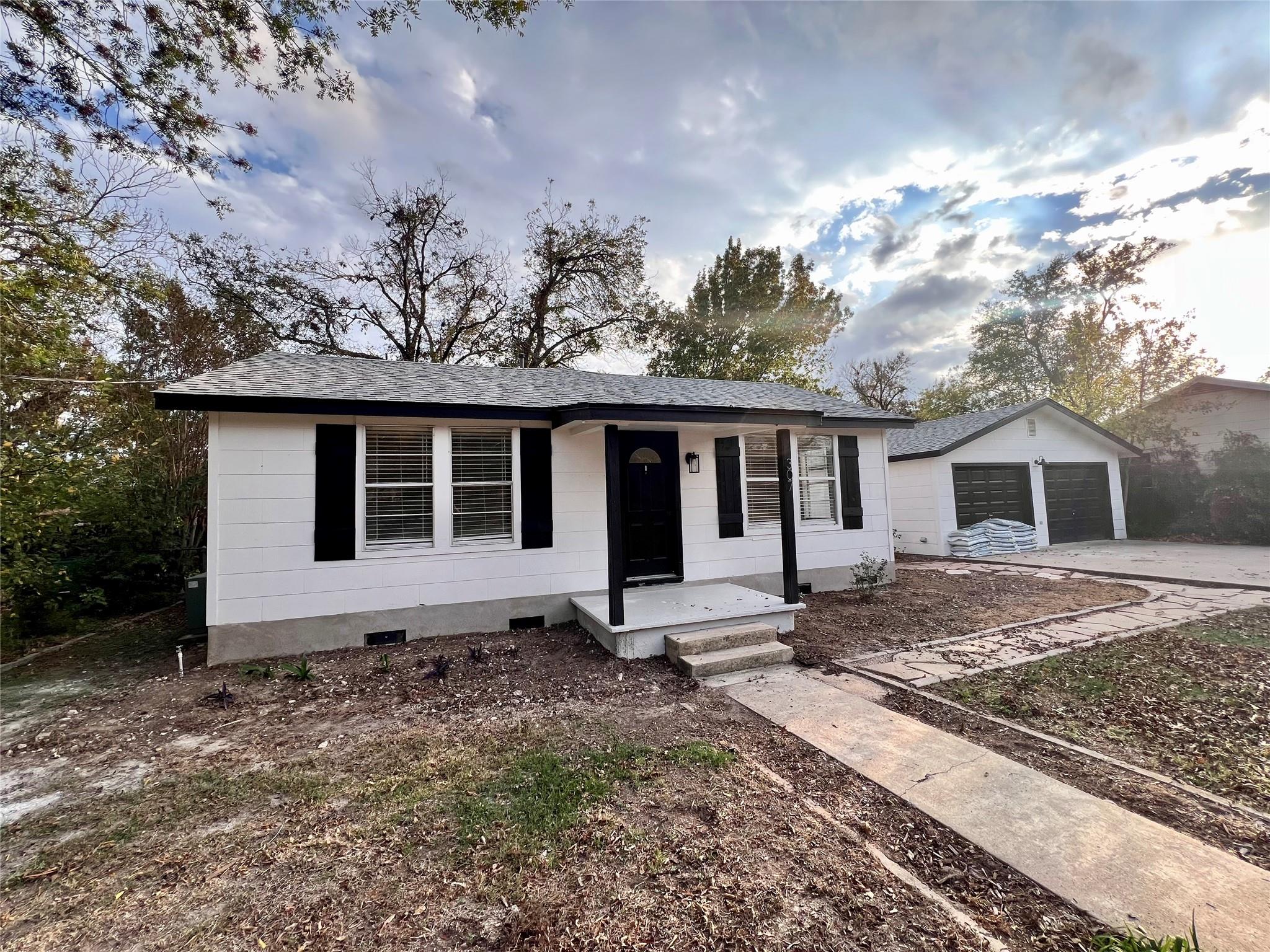 307 W Gibson, Thorndale, TX 76577