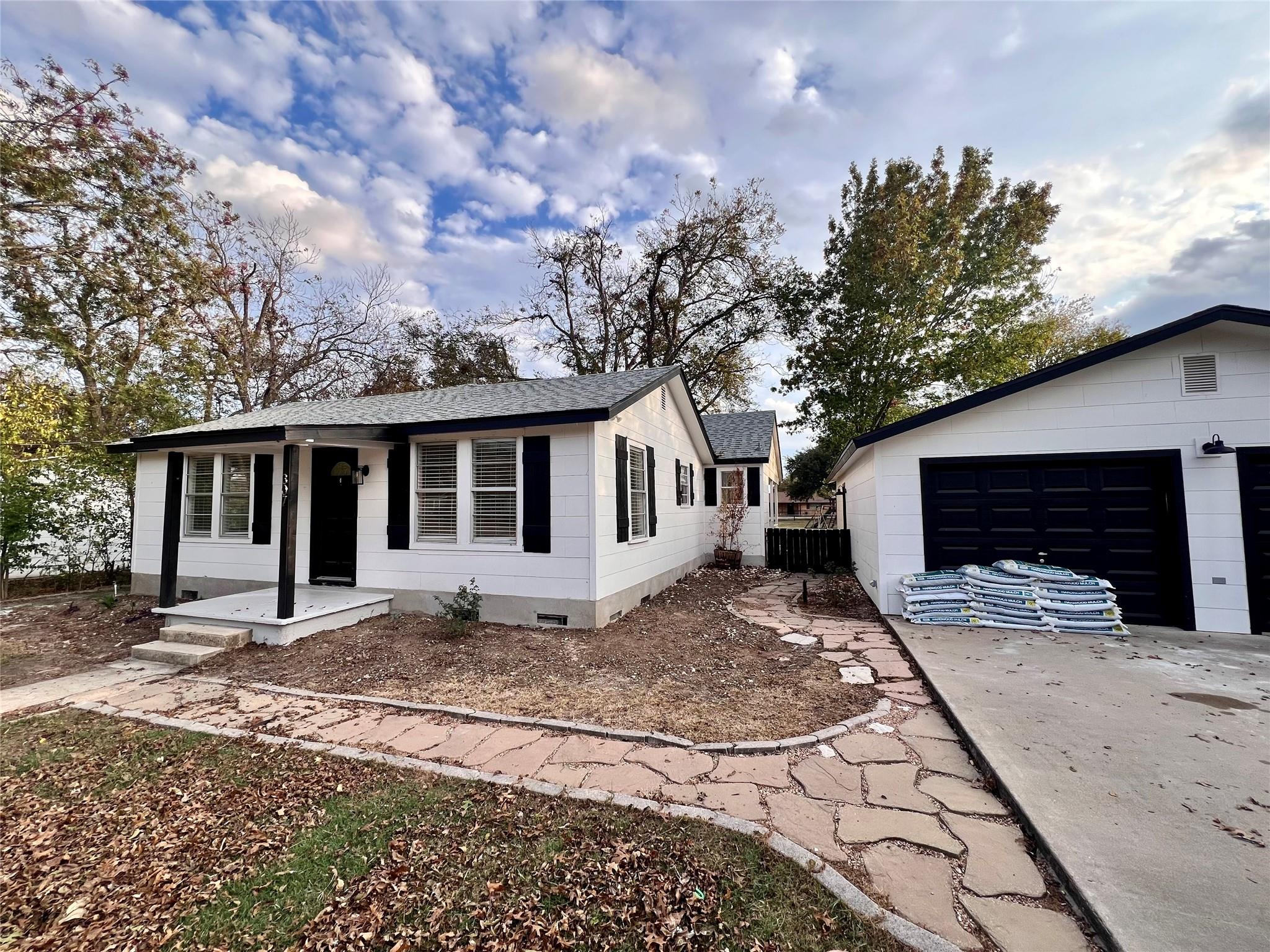 307 W Gibson, Thorndale, TX 76577