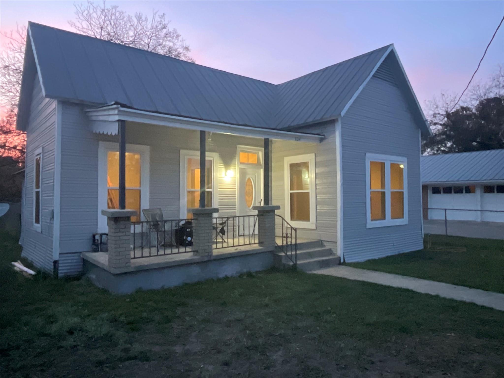 104 S Broad St, Lampasas, TX 76550