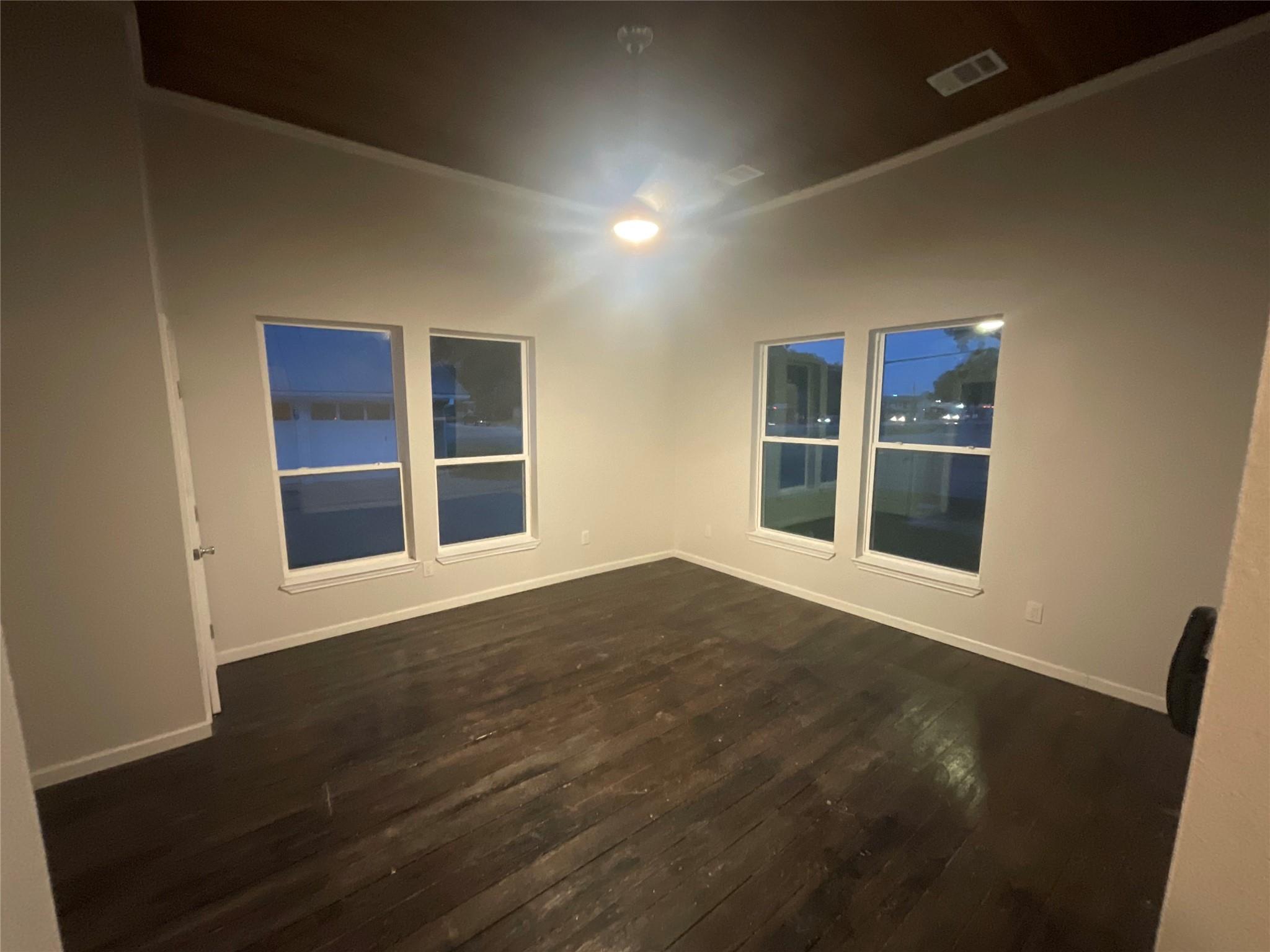 104 S Broad St, Lampasas, TX 76550