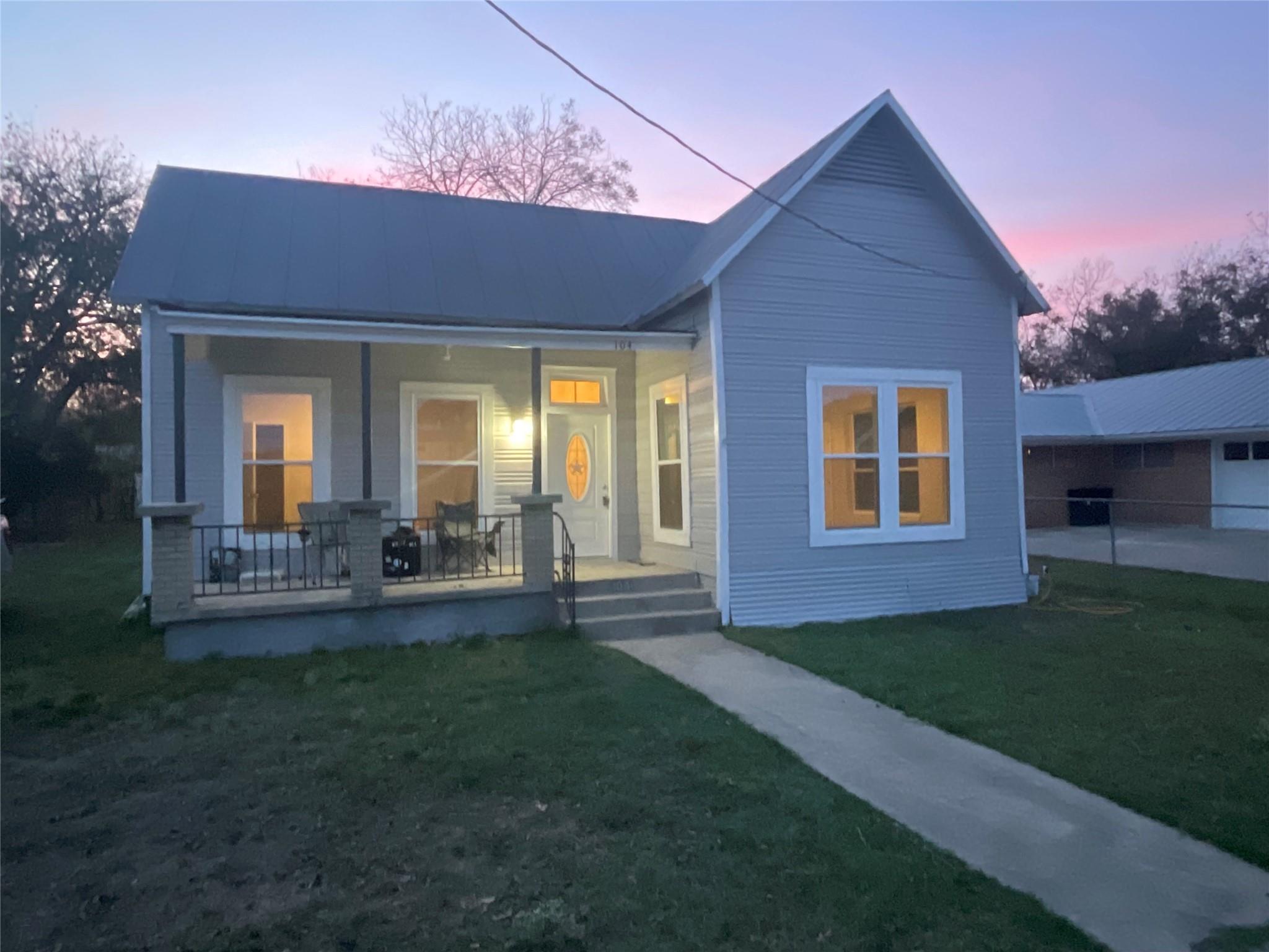 104 S Broad St, Lampasas, TX 76550