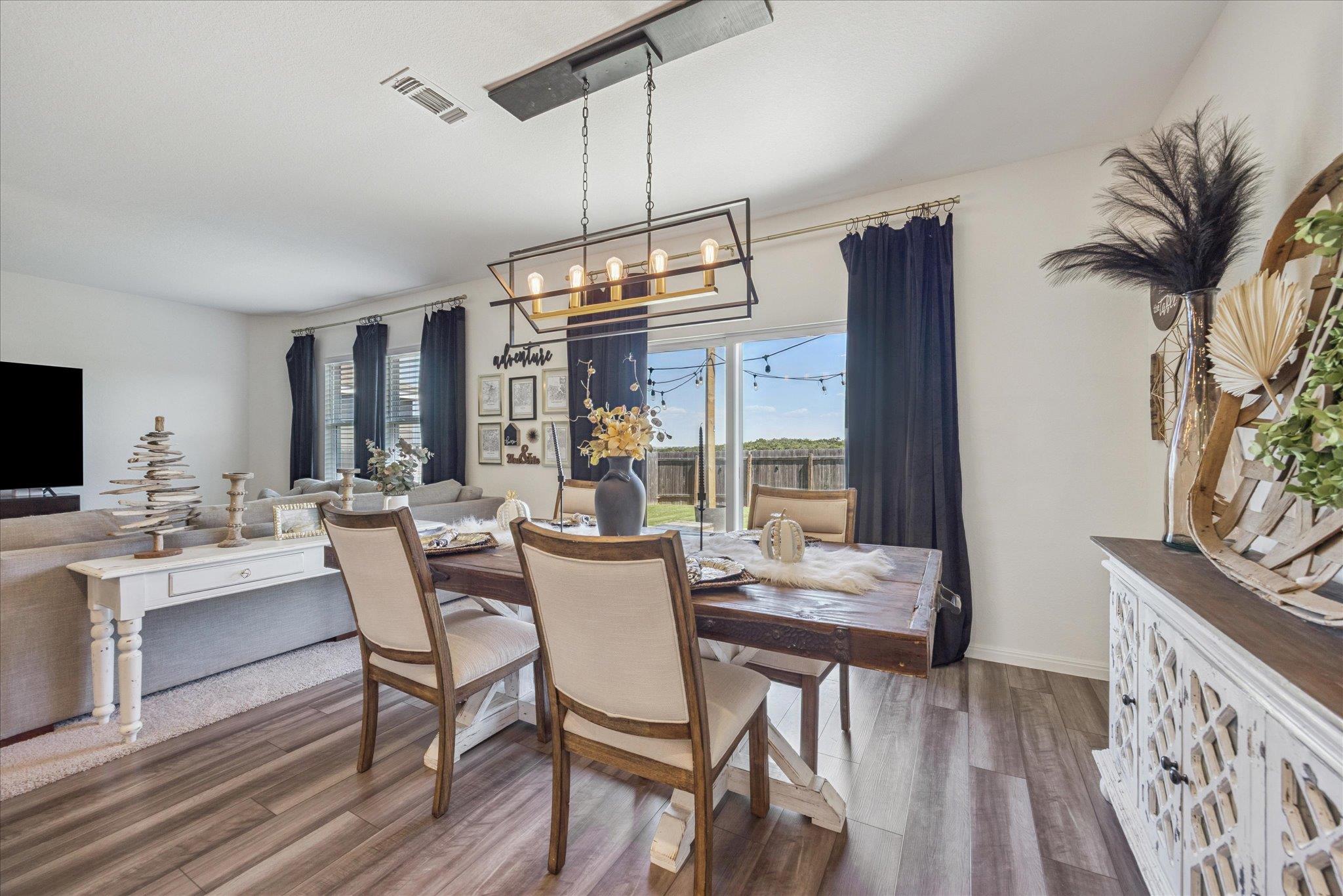 208 Night Riders Way, Jarrell, TX 76537